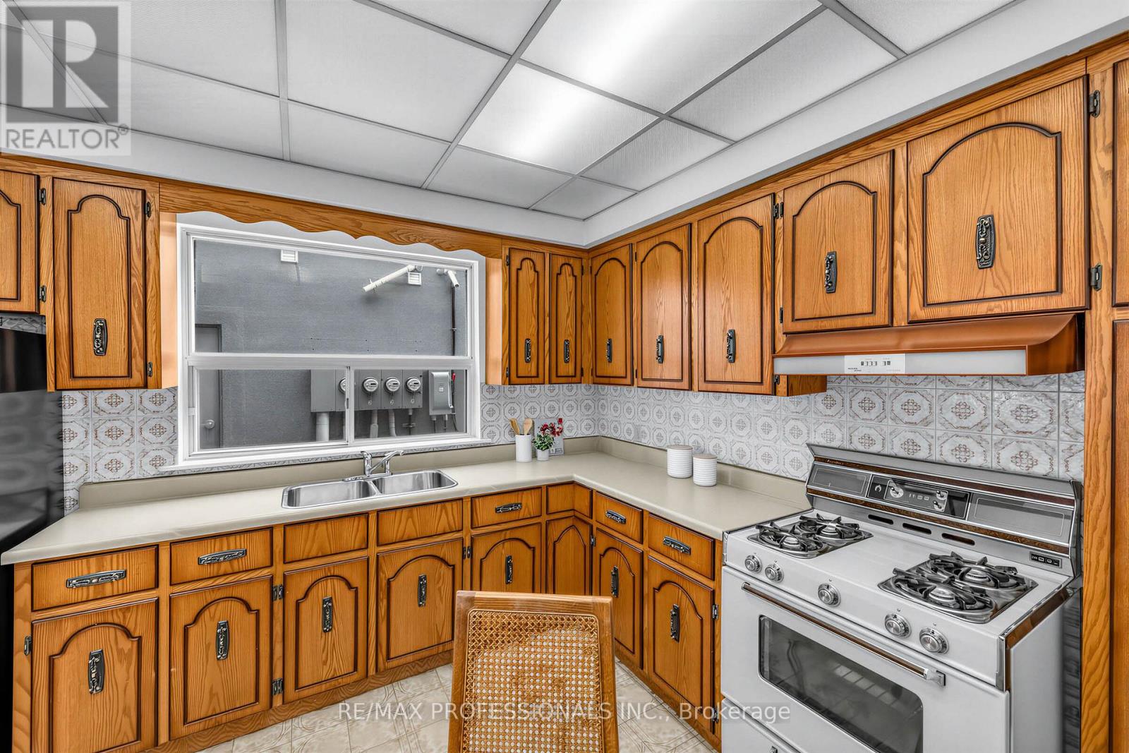 164 Markham Street, Toronto, Ontario  M6J 2G6 - Photo 10 - C12913744