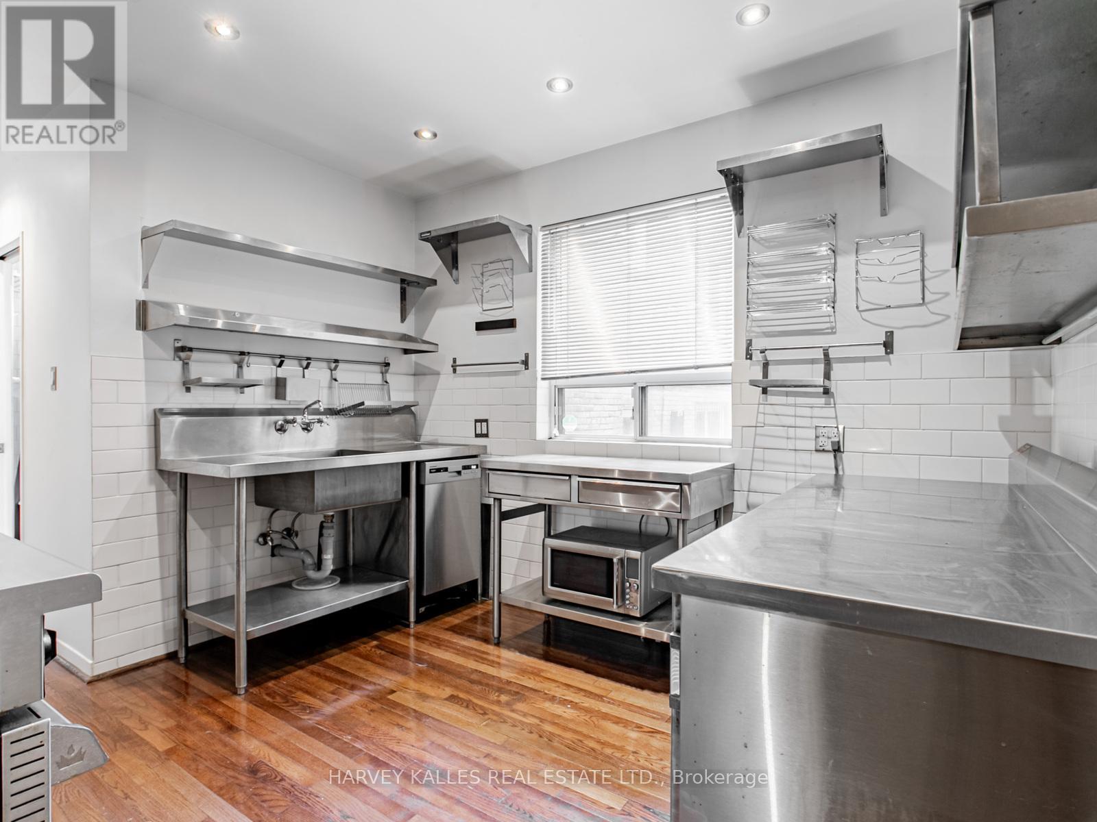 Main - 490 Montrose Avenue, Toronto (Palmerston-Little Italy), Ontario  M6G 3H1 - Photo 11 - C12913798