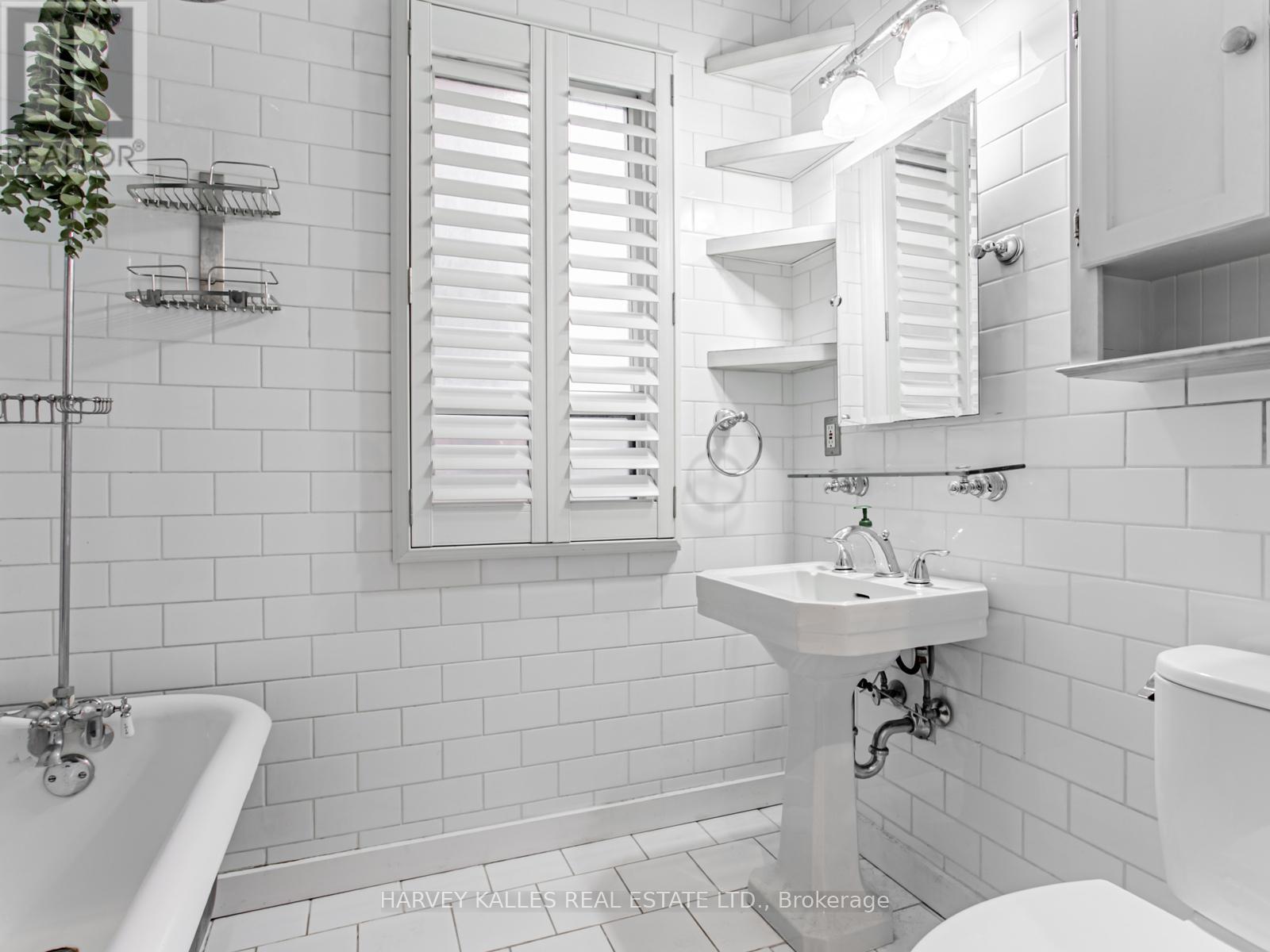 Main - 490 Montrose Avenue, Toronto (Palmerston-Little Italy), Ontario  M6G 3H1 - Photo 16 - C12913798