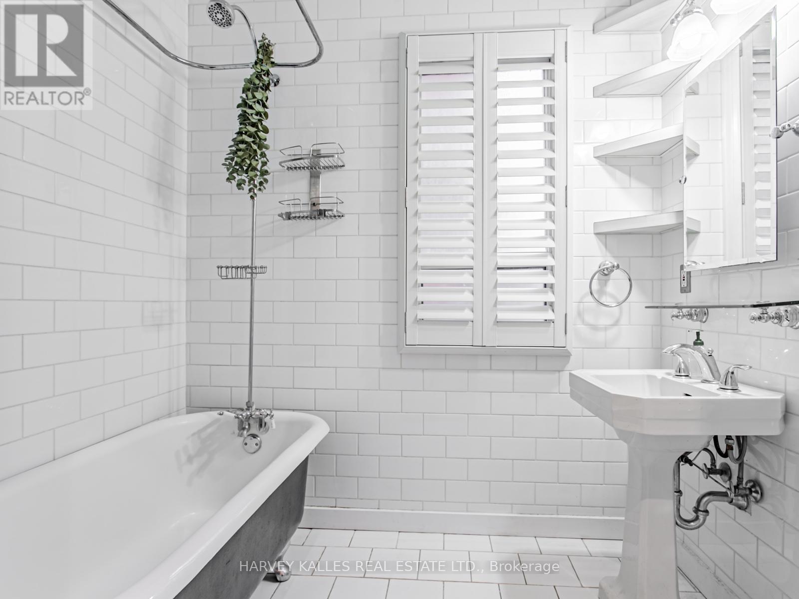 Main - 490 Montrose Avenue, Toronto (Palmerston-Little Italy), Ontario  M6G 3H1 - Photo 17 - C12913798