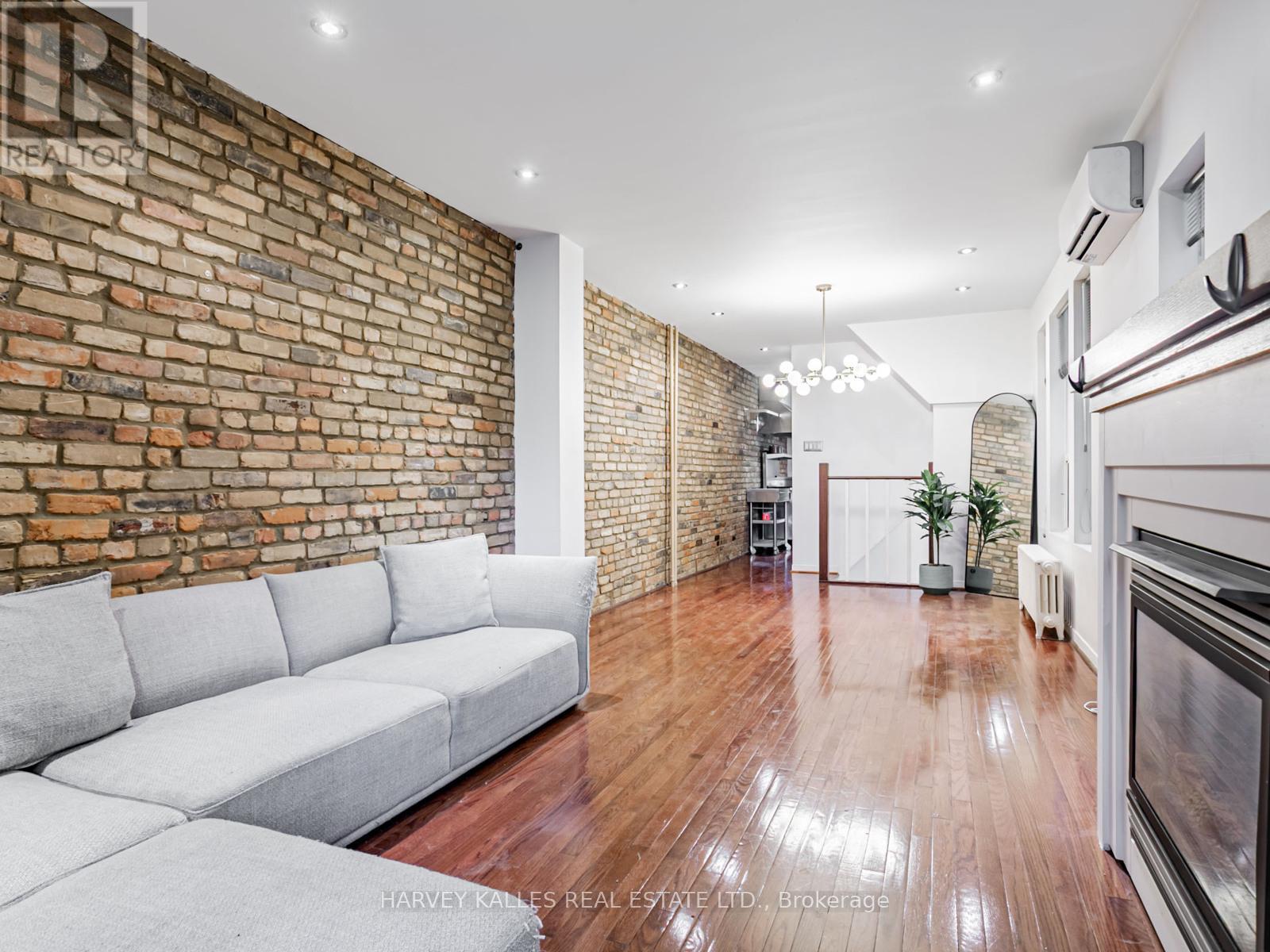 Main - 490 Montrose Avenue, Toronto (Palmerston-Little Italy), Ontario  M6G 3H1 - Photo 2 - C12913798