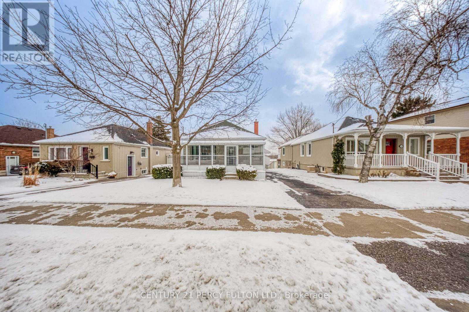 707 Athol Street, Whitby, Ontario  L1N 4A1 - Photo 2 - E12913786