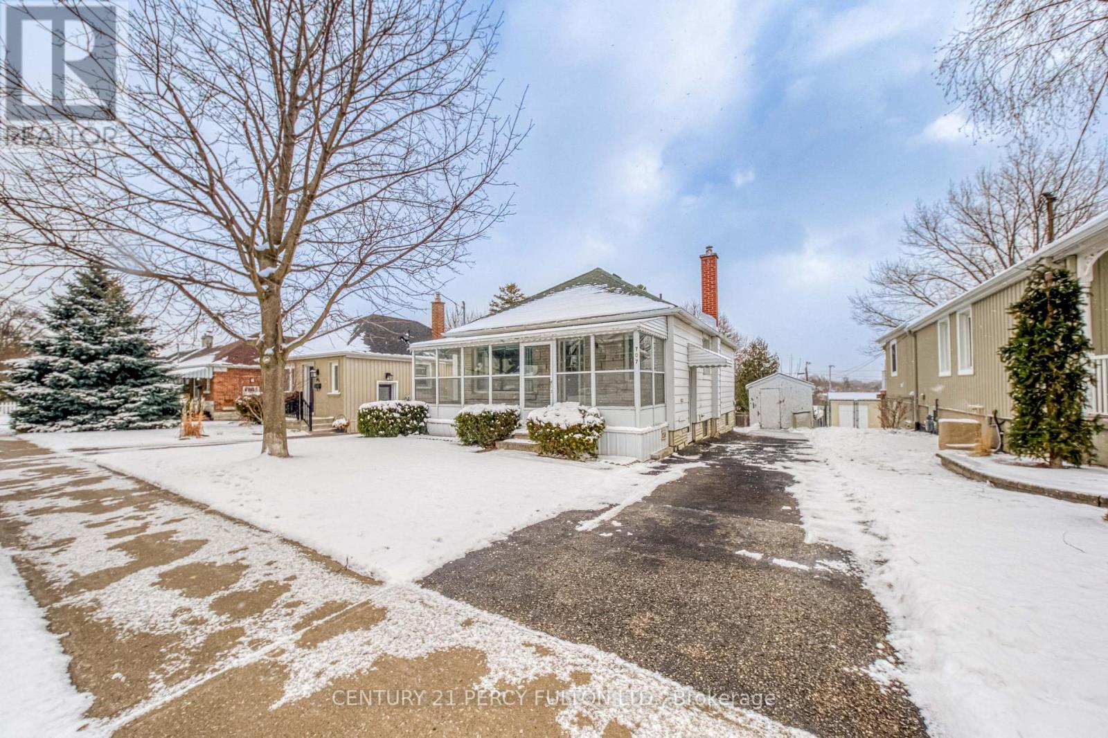 707 Athol Street, Whitby, Ontario  L1N 4A1 - Photo 3 - E12913786