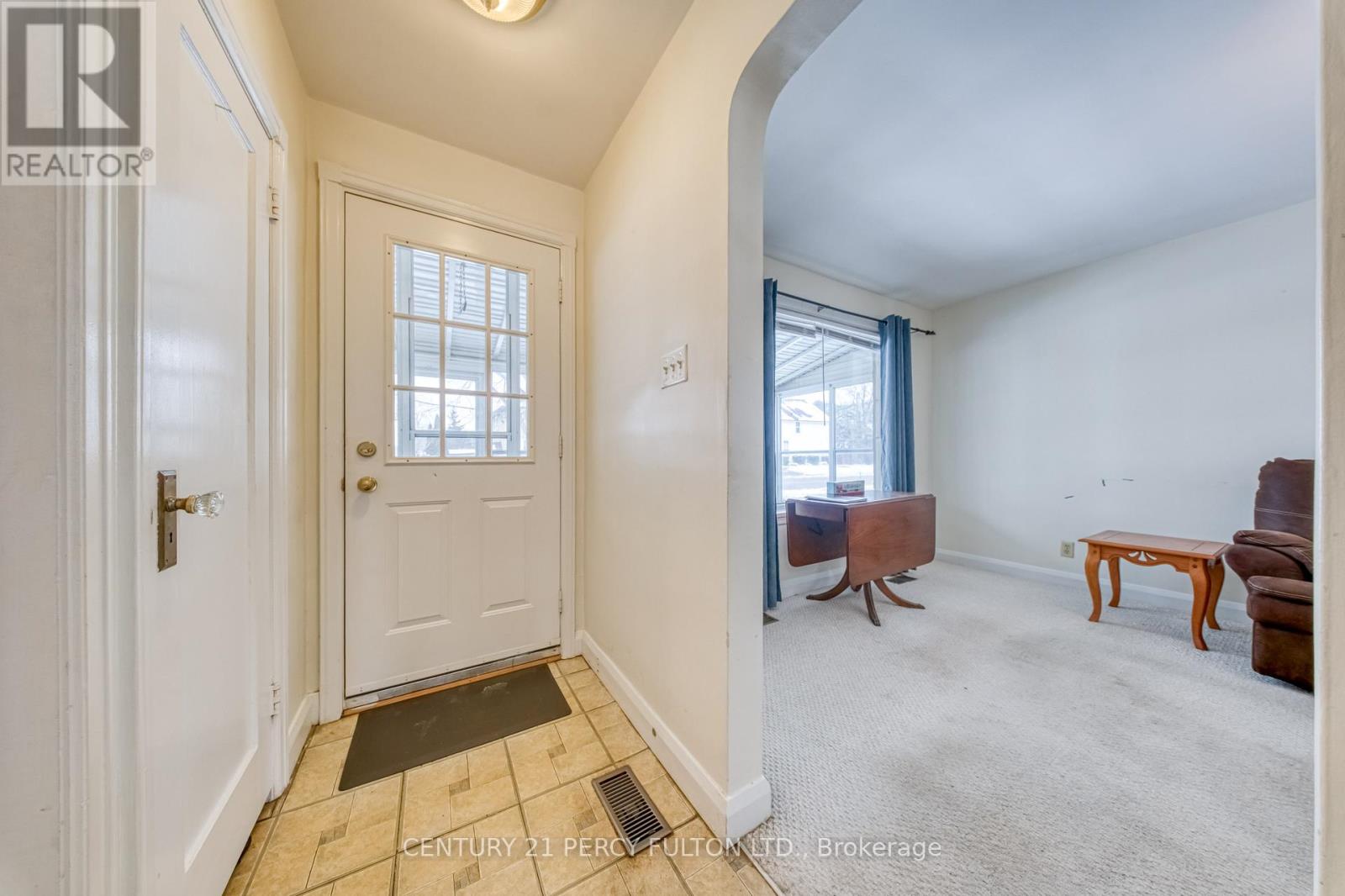 707 Athol Street, Whitby, Ontario  L1N 4A1 - Photo 5 - E12913786