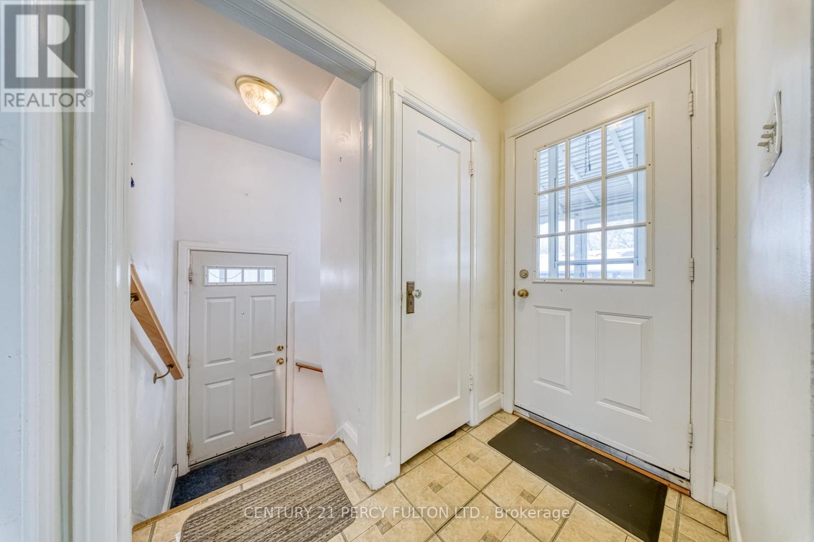 707 Athol Street, Whitby, Ontario  L1N 4A1 - Photo 6 - E12913786