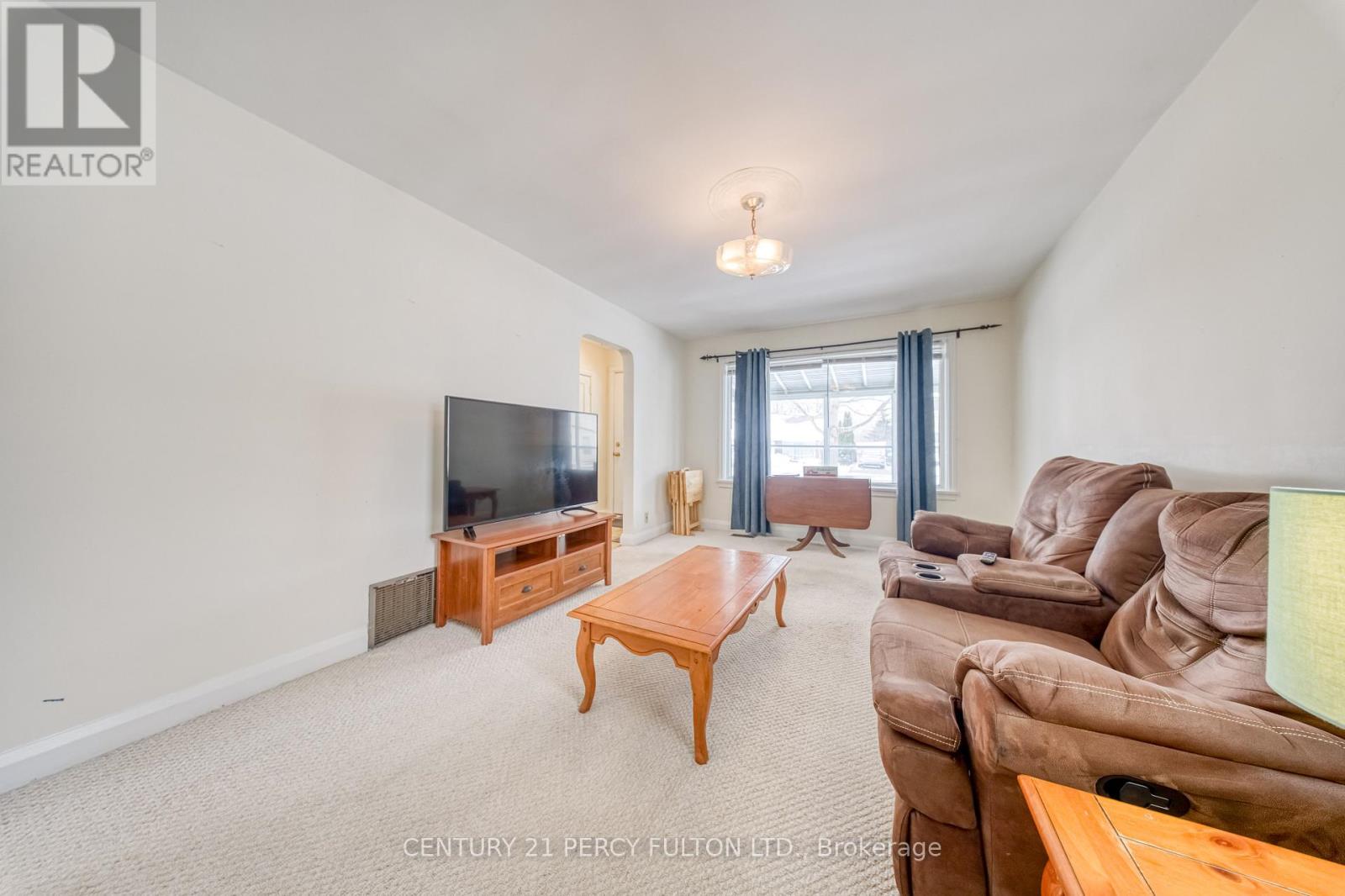 707 Athol Street, Whitby, Ontario  L1N 4A1 - Photo 9 - E12913786