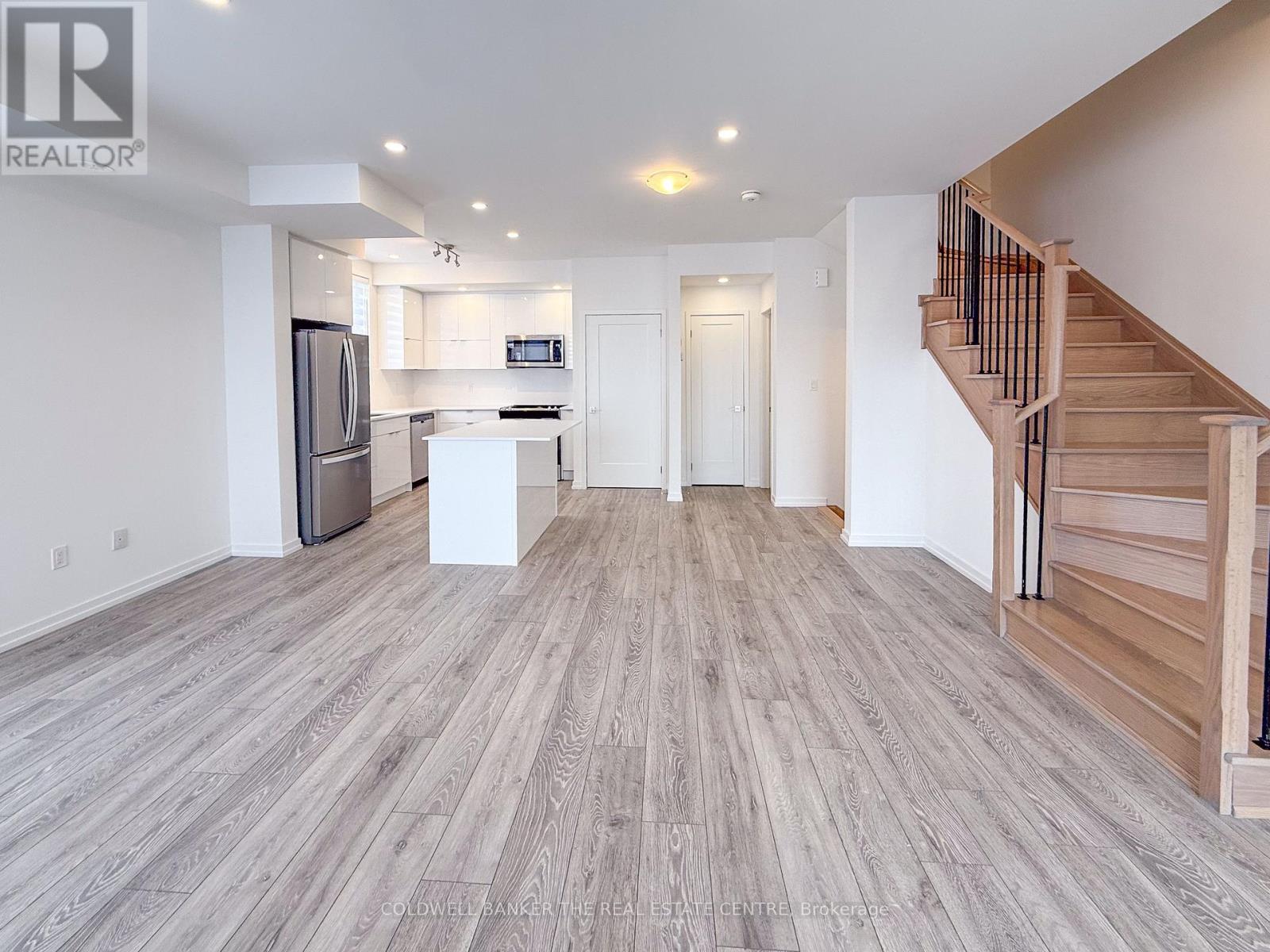 16 Lytham Green Circle, Newmarket, Ontario  L3Y 0H4 - Photo 10 - N12913442