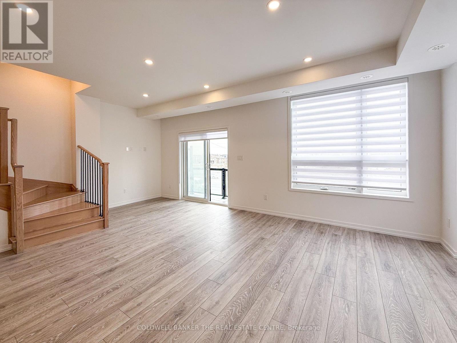 16 Lytham Green Circle, Newmarket, Ontario  L3Y 0H4 - Photo 12 - N12913442