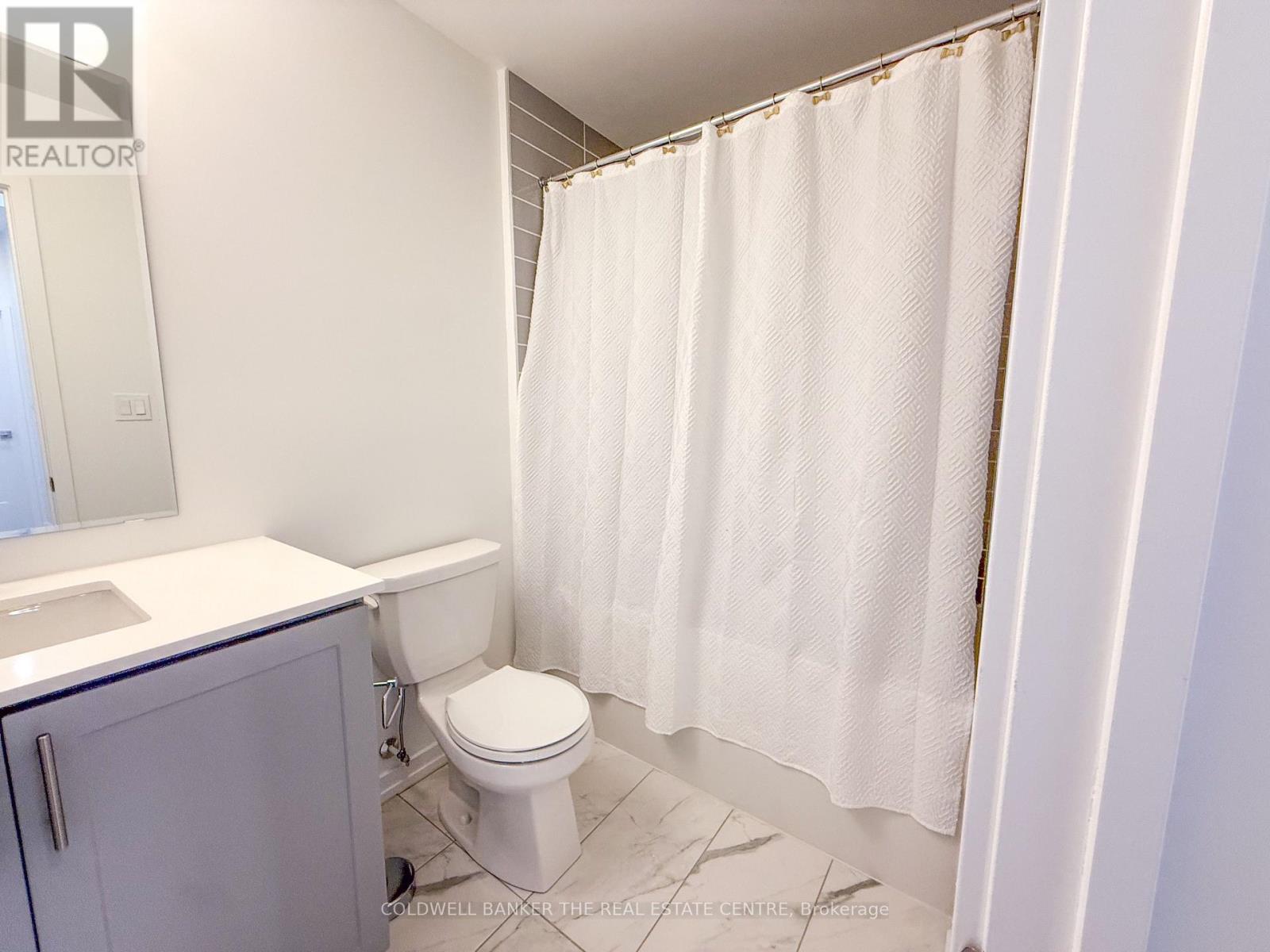 16 Lytham Green Circle, Newmarket, Ontario  L3Y 0H4 - Photo 13 - N12913442