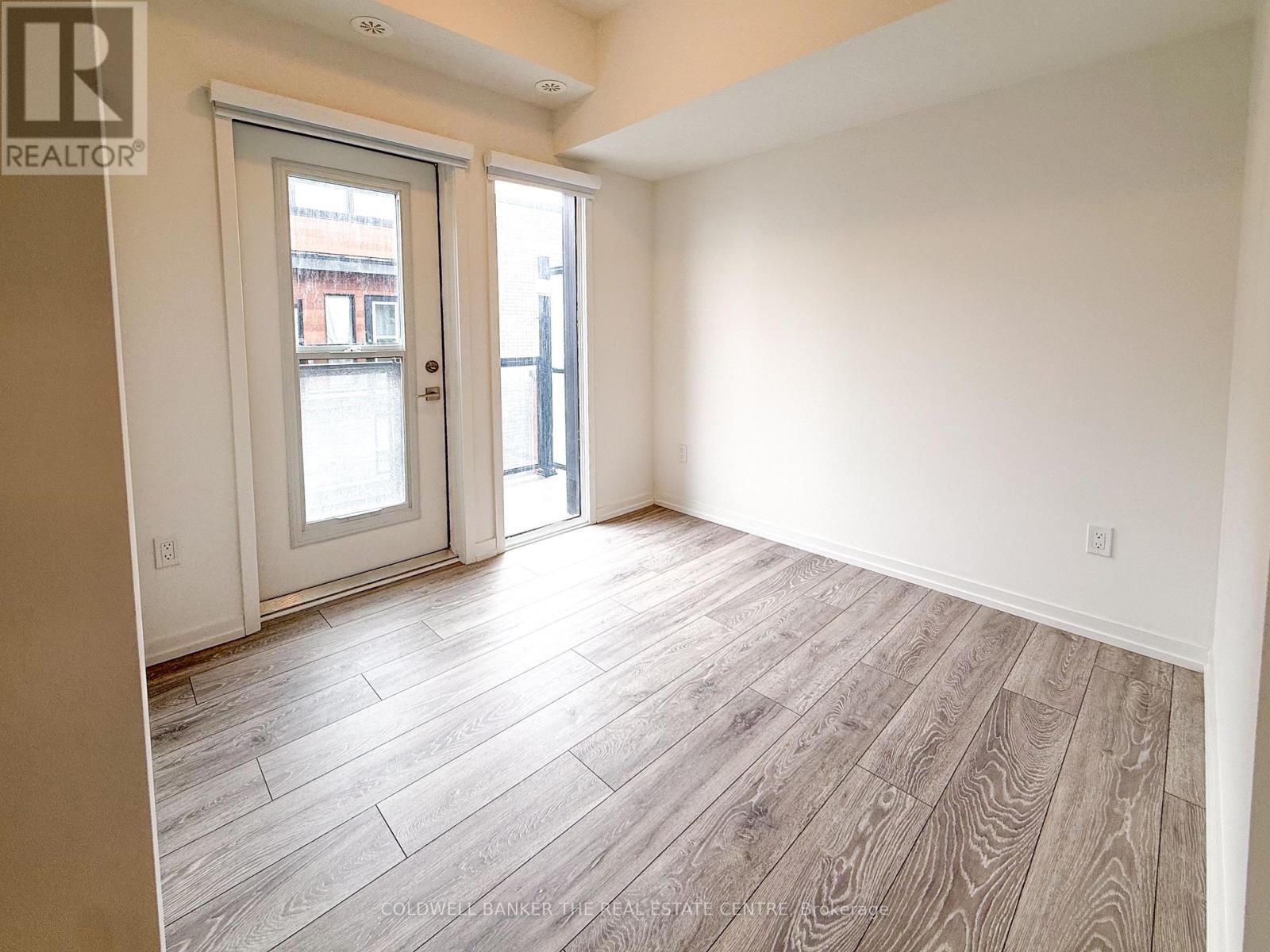 16 Lytham Green Circle, Newmarket, Ontario  L3Y 0H4 - Photo 14 - N12913442