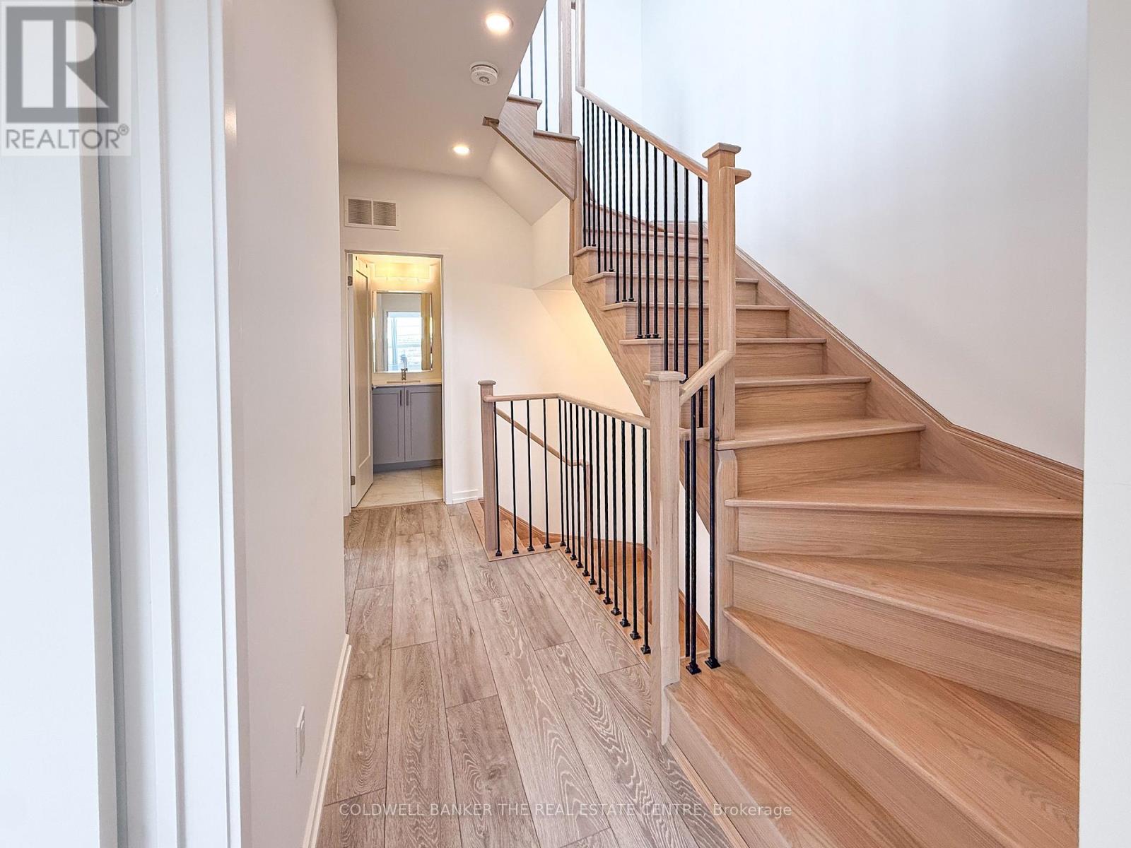 16 Lytham Green Circle, Newmarket, Ontario  L3Y 0H4 - Photo 20 - N12913442