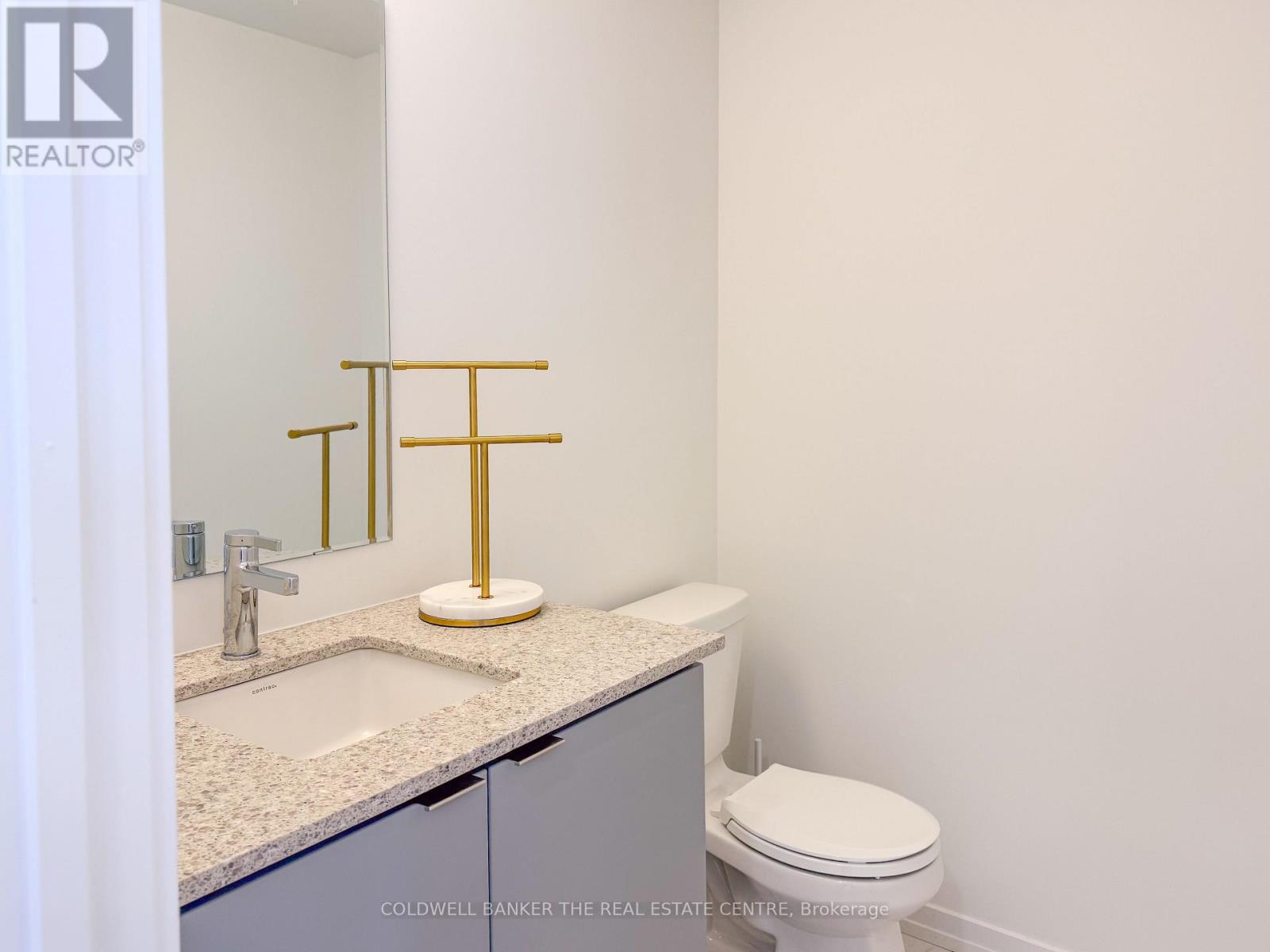 16 Lytham Green Circle, Newmarket, Ontario  L3Y 0H4 - Photo 3 - N12913442