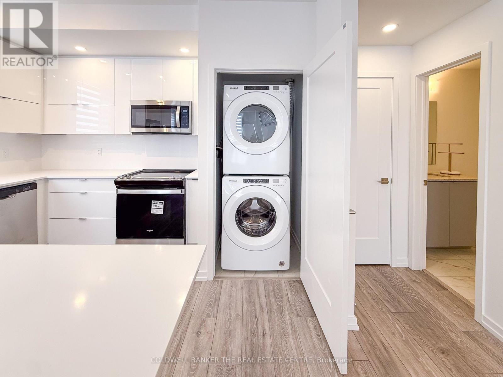 16 Lytham Green Circle, Newmarket, Ontario  L3Y 0H4 - Photo 9 - N12913442