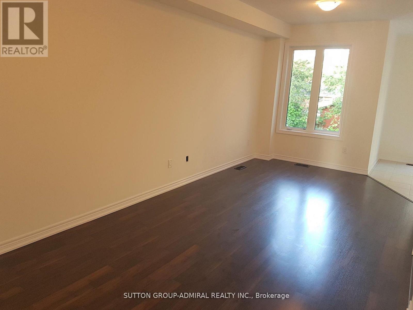 38 Greenwood Drive, Essa (Angus), Ontario  L4M 1B4 - Photo 2 - N12913450