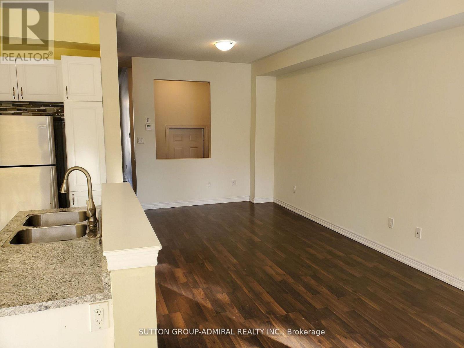 38 Greenwood Drive, Essa (Angus), Ontario  L4M 1B4 - Photo 3 - N12913450