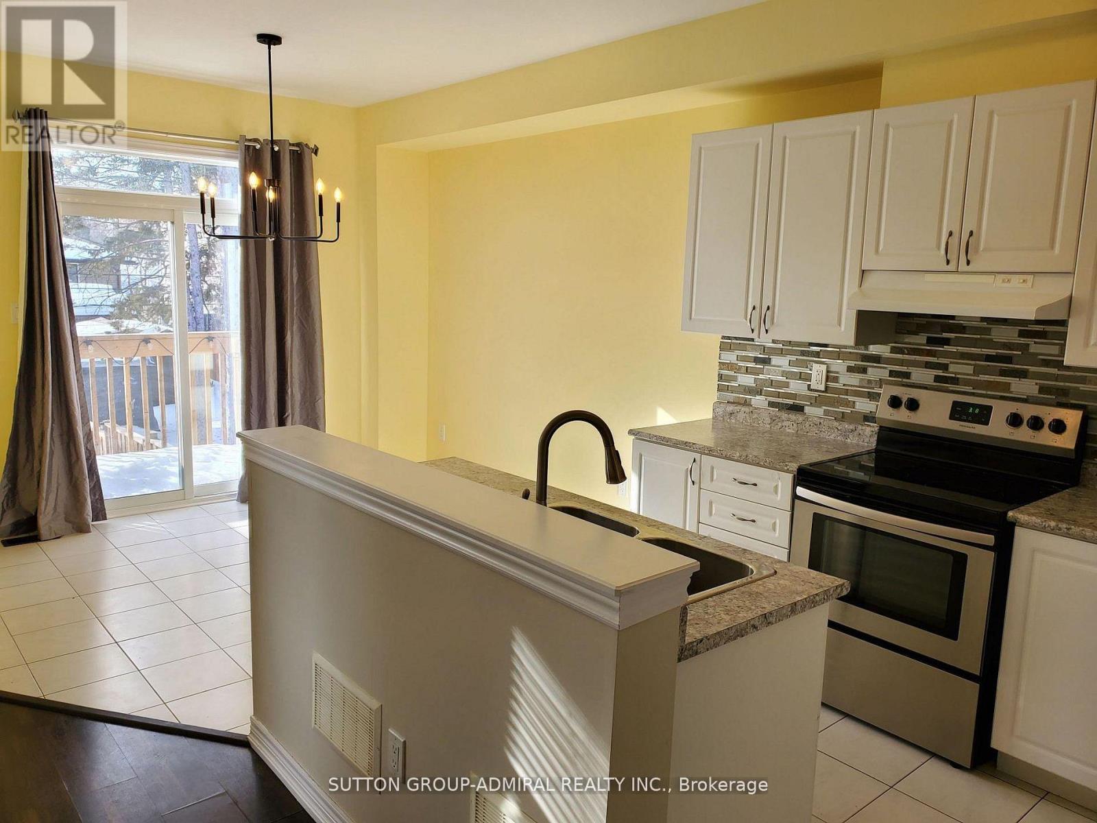 38 Greenwood Drive, Essa (Angus), Ontario  L4M 1B4 - Photo 5 - N12913450