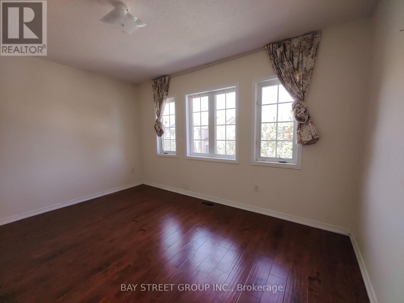 19 Macgregor Avenue, Richmond Hill (Langstaff), Ontario  L4B 4S8 - Photo 11 - N12913488