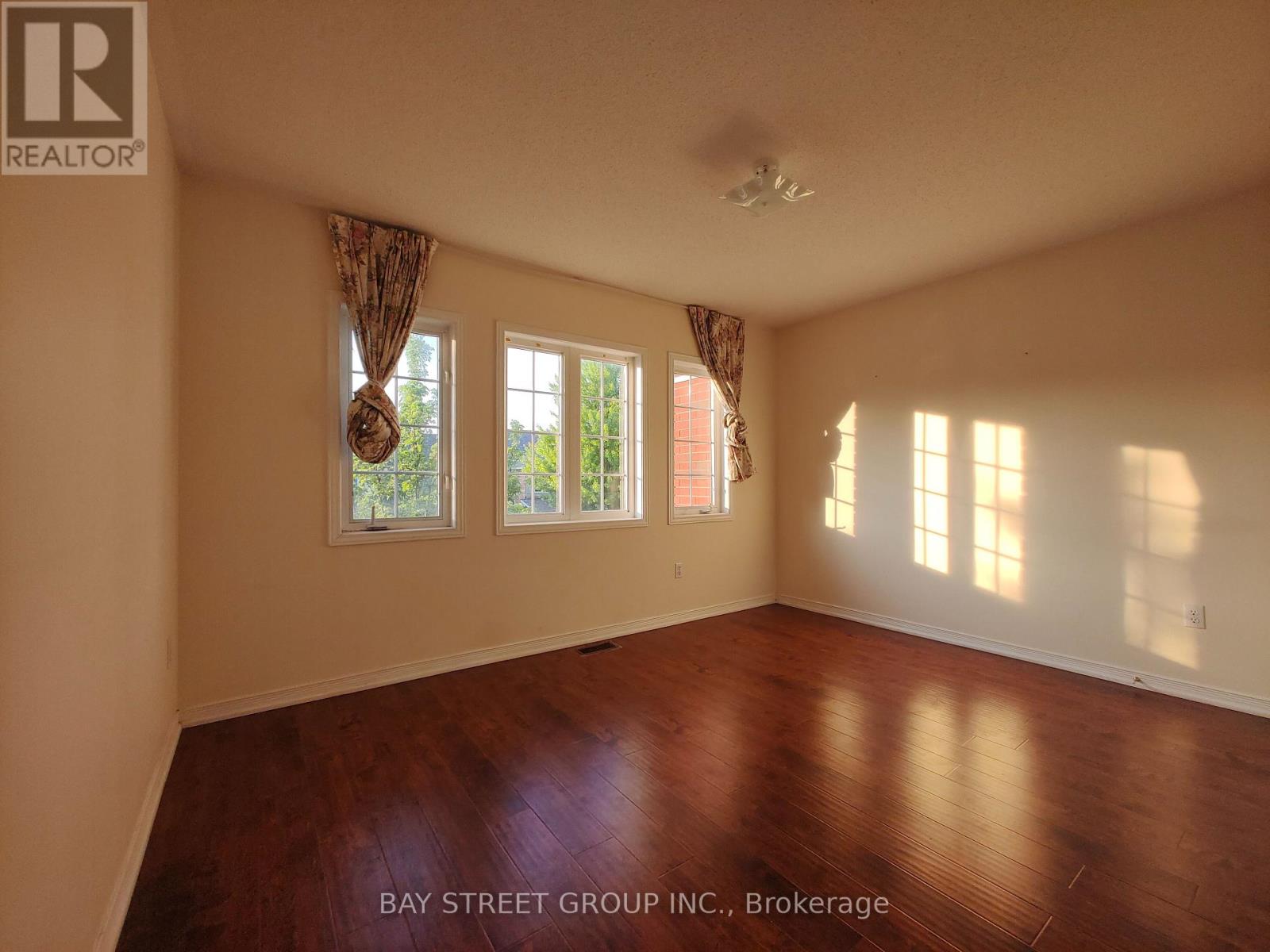 19 Macgregor Avenue, Richmond Hill (Langstaff), Ontario  L4B 4S8 - Photo 16 - N12913488