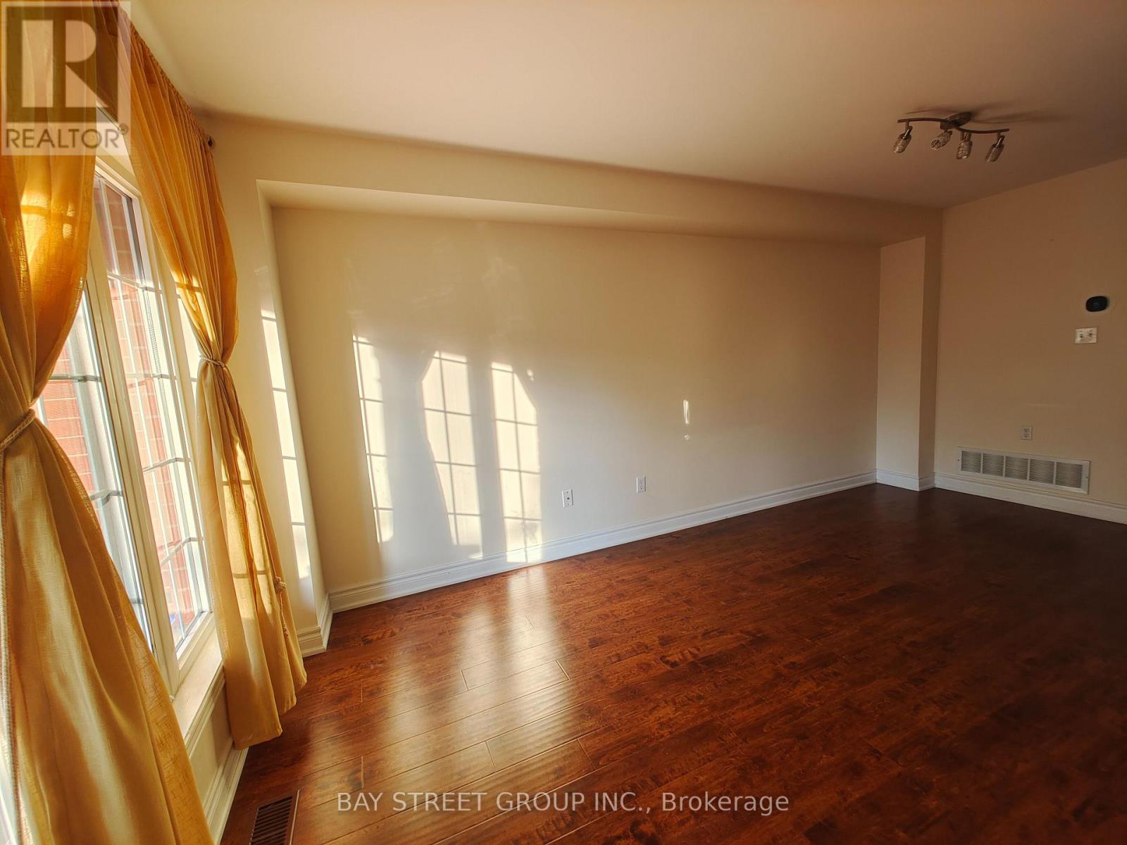 19 Macgregor Avenue, Richmond Hill (Langstaff), Ontario  L4B 4S8 - Photo 18 - N12913488