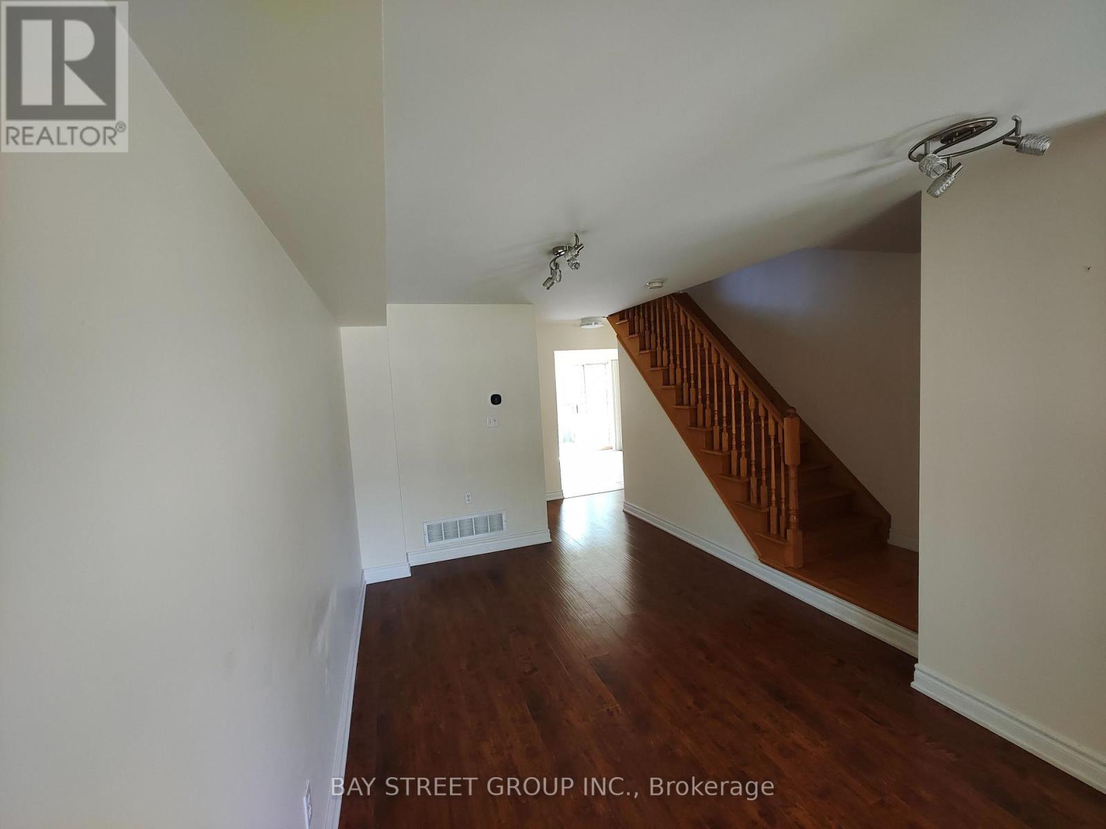 19 Macgregor Avenue, Richmond Hill (Langstaff), Ontario  L4B 4S8 - Photo 3 - N12913488