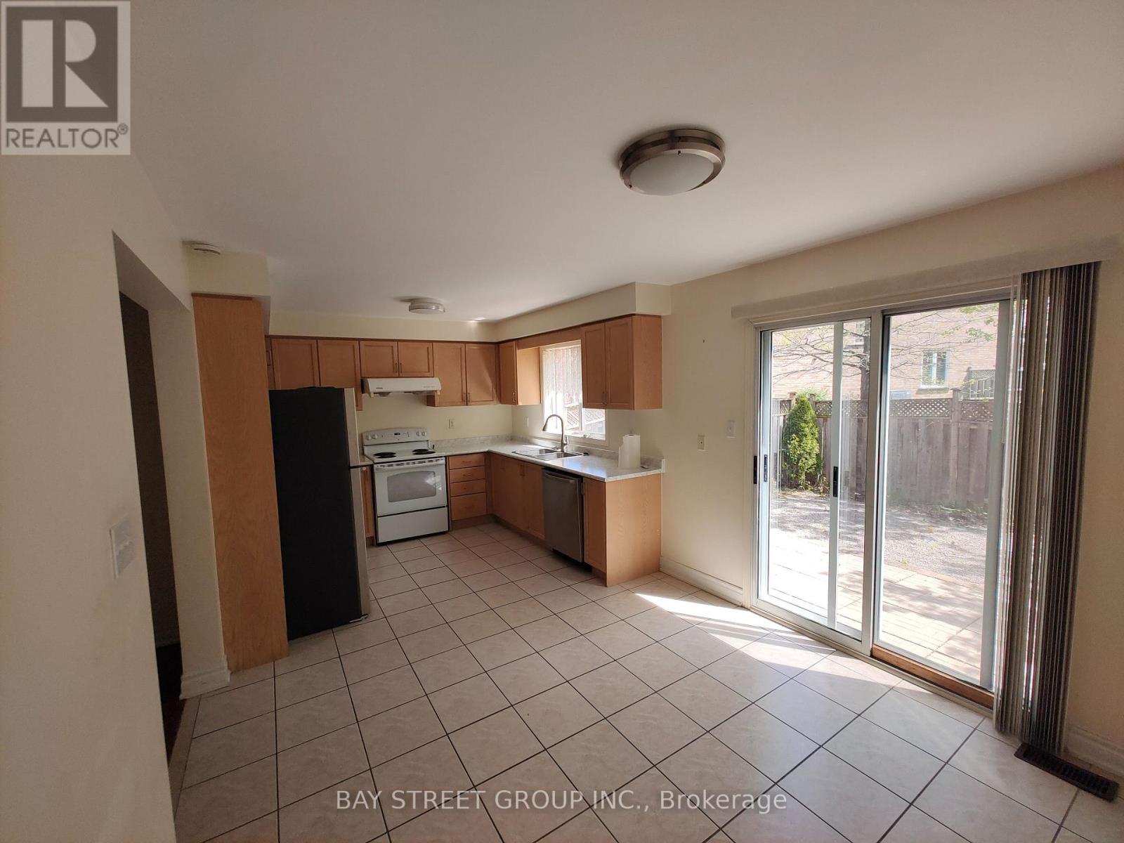 19 Macgregor Avenue, Richmond Hill (Langstaff), Ontario  L4B 4S8 - Photo 5 - N12913488