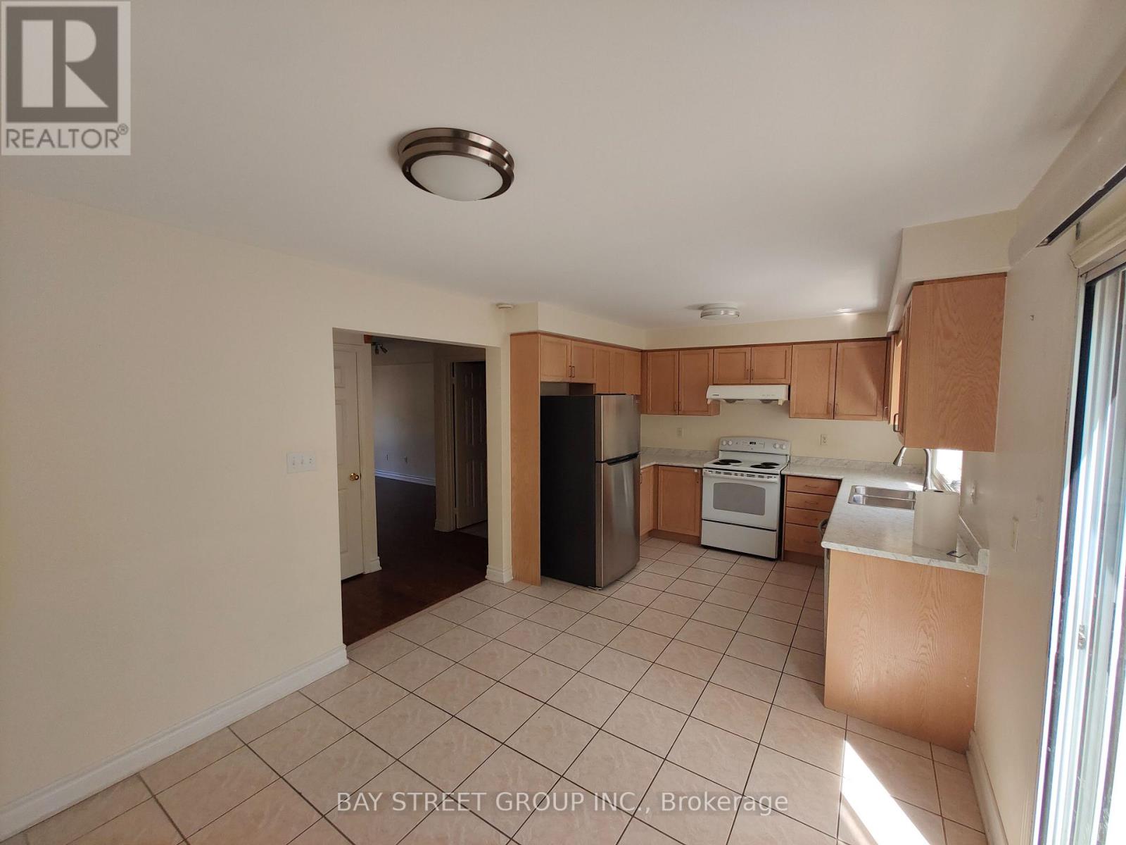 19 Macgregor Avenue, Richmond Hill (Langstaff), Ontario  L4B 4S8 - Photo 6 - N12913488