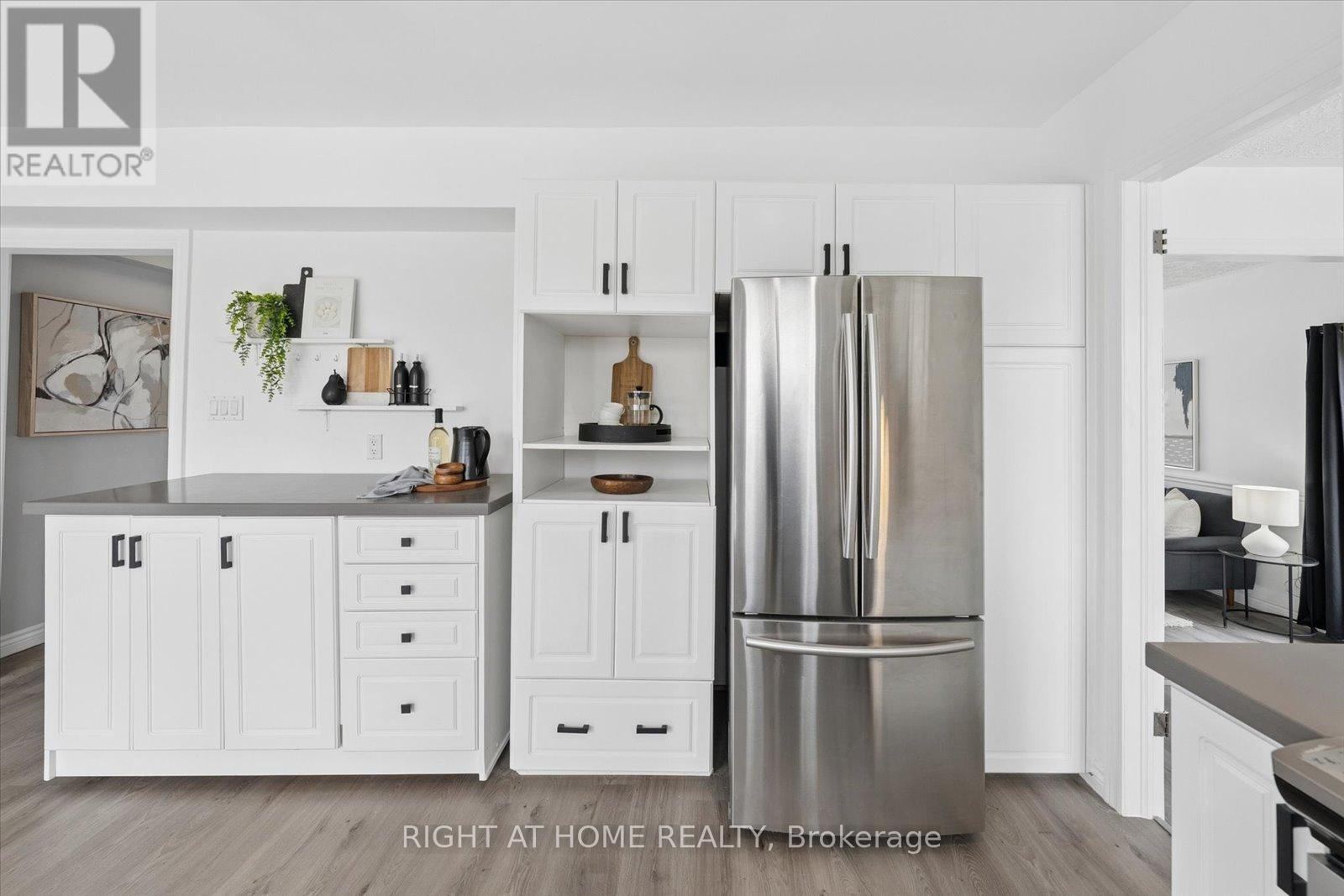 1252 Shore Acres Drive, Innisfil, Ontario  L0L 1R0 - Photo 12 - N12913548