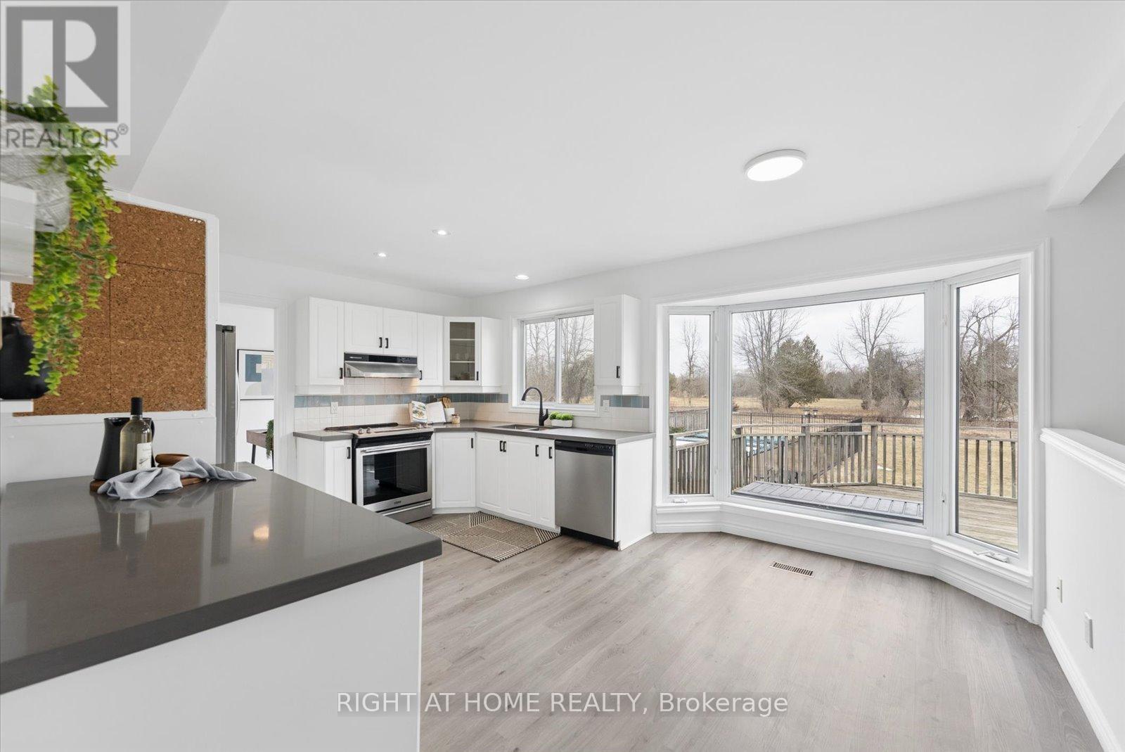 1252 Shore Acres Drive, Innisfil, Ontario  L0L 1R0 - Photo 13 - N12913548