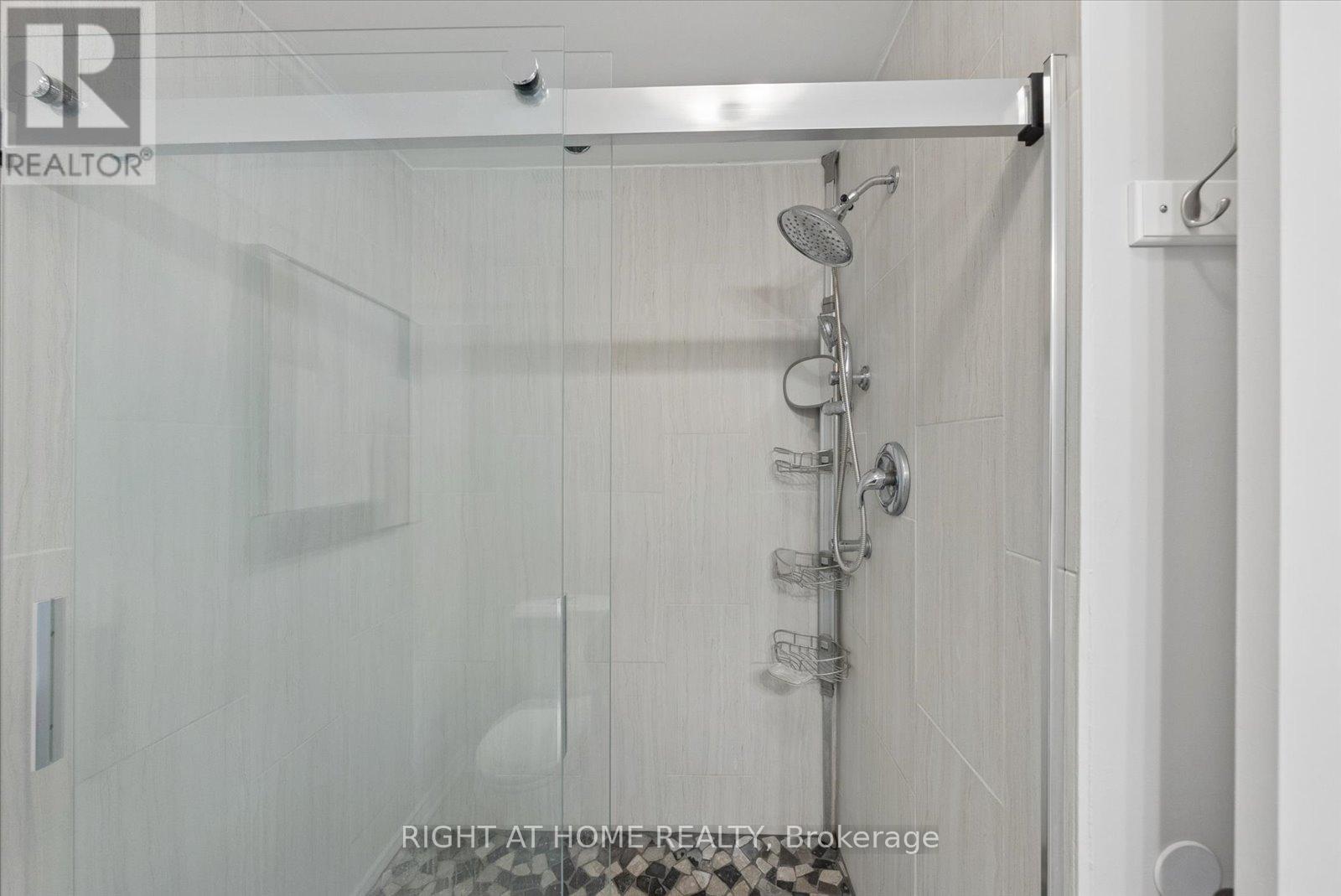 1252 Shore Acres Drive, Innisfil, Ontario  L0L 1R0 - Photo 37 - N12913548