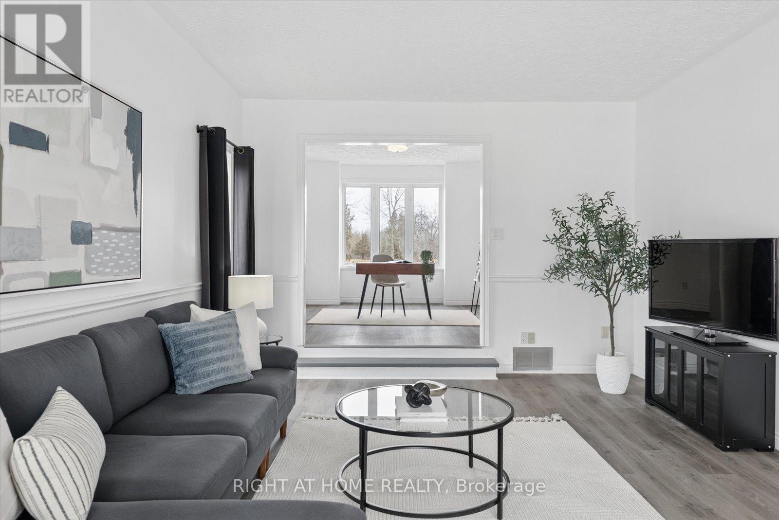 1252 Shore Acres Drive, Innisfil, Ontario  L0L 1R0 - Photo 7 - N12913548