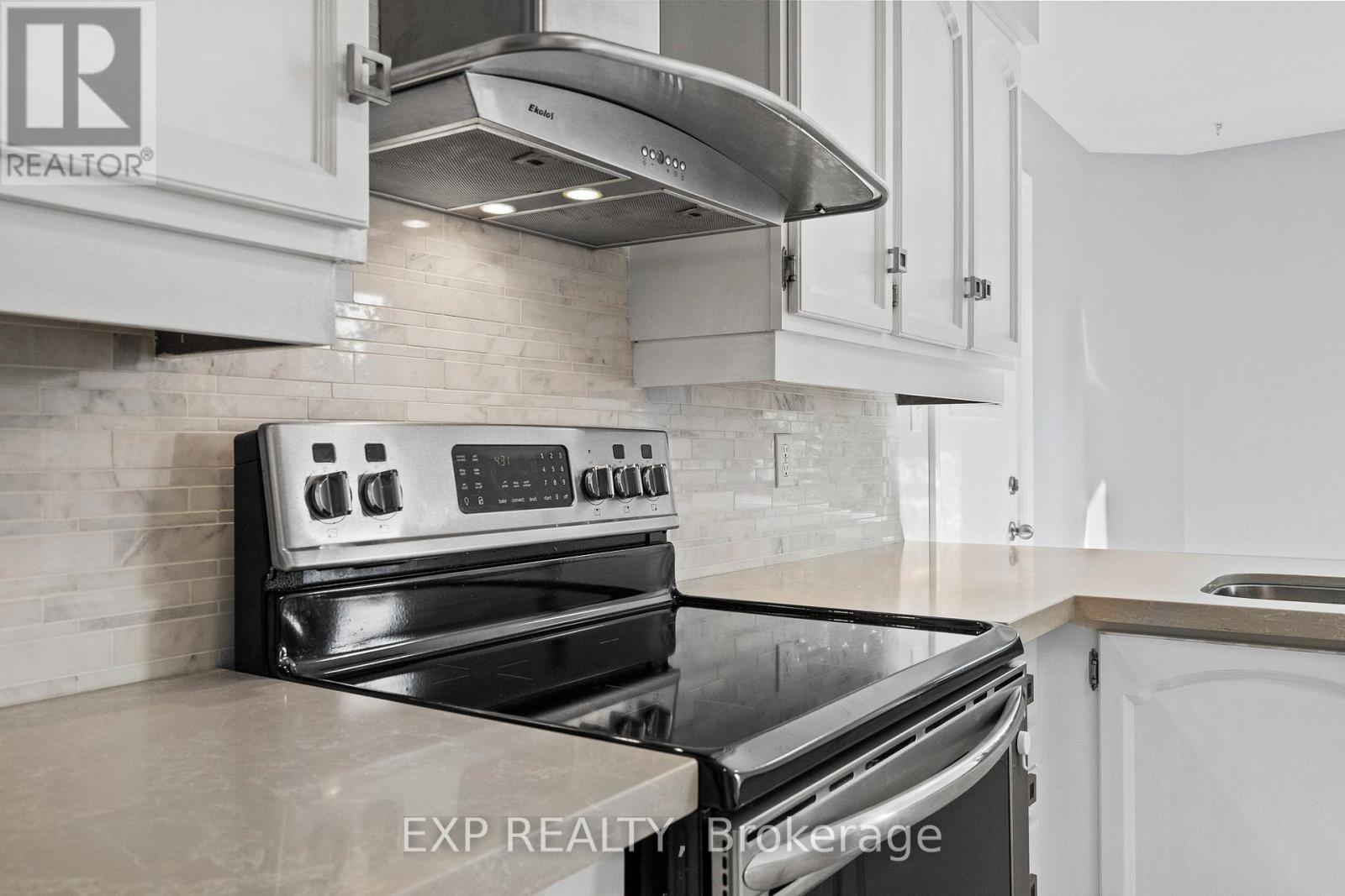 17 Gordon Rowe Crescent, Richmond Hill, Ontario L4C 8S3 - Photo 14 - N12913628