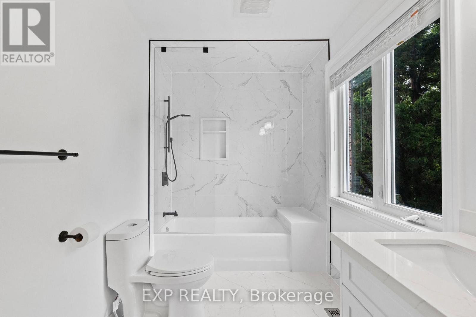 17 Gordon Rowe Crescent, Richmond Hill, Ontario L4C 8S3 - Photo 21 - N12913628