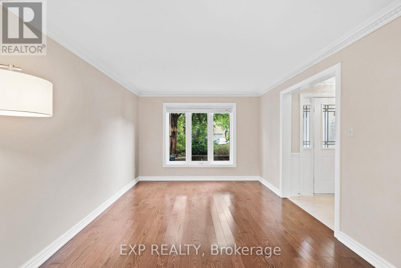 17 Gordon Rowe Crescent, Richmond Hill, Ontario L4C 8S3 - Photo 3 - N12913628