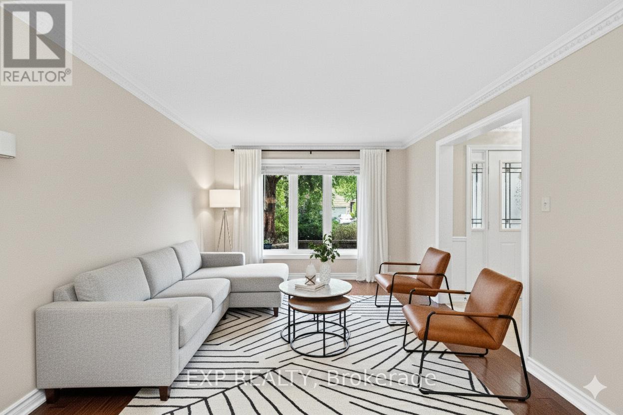 17 Gordon Rowe Crescent, Richmond Hill, Ontario L4C 8S3 - Photo 4 - N12913628