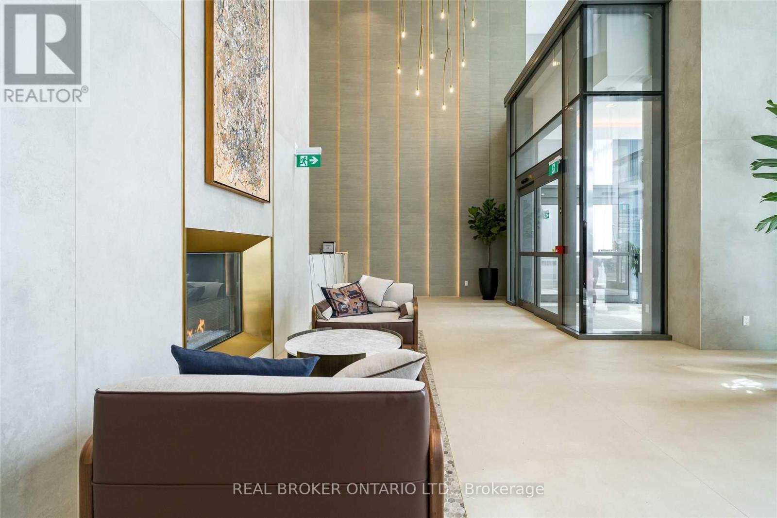 1211 - 1000 Portage Parkway, Vaughan, Ontario L4K 0L1 - Photo 2 - N12913746