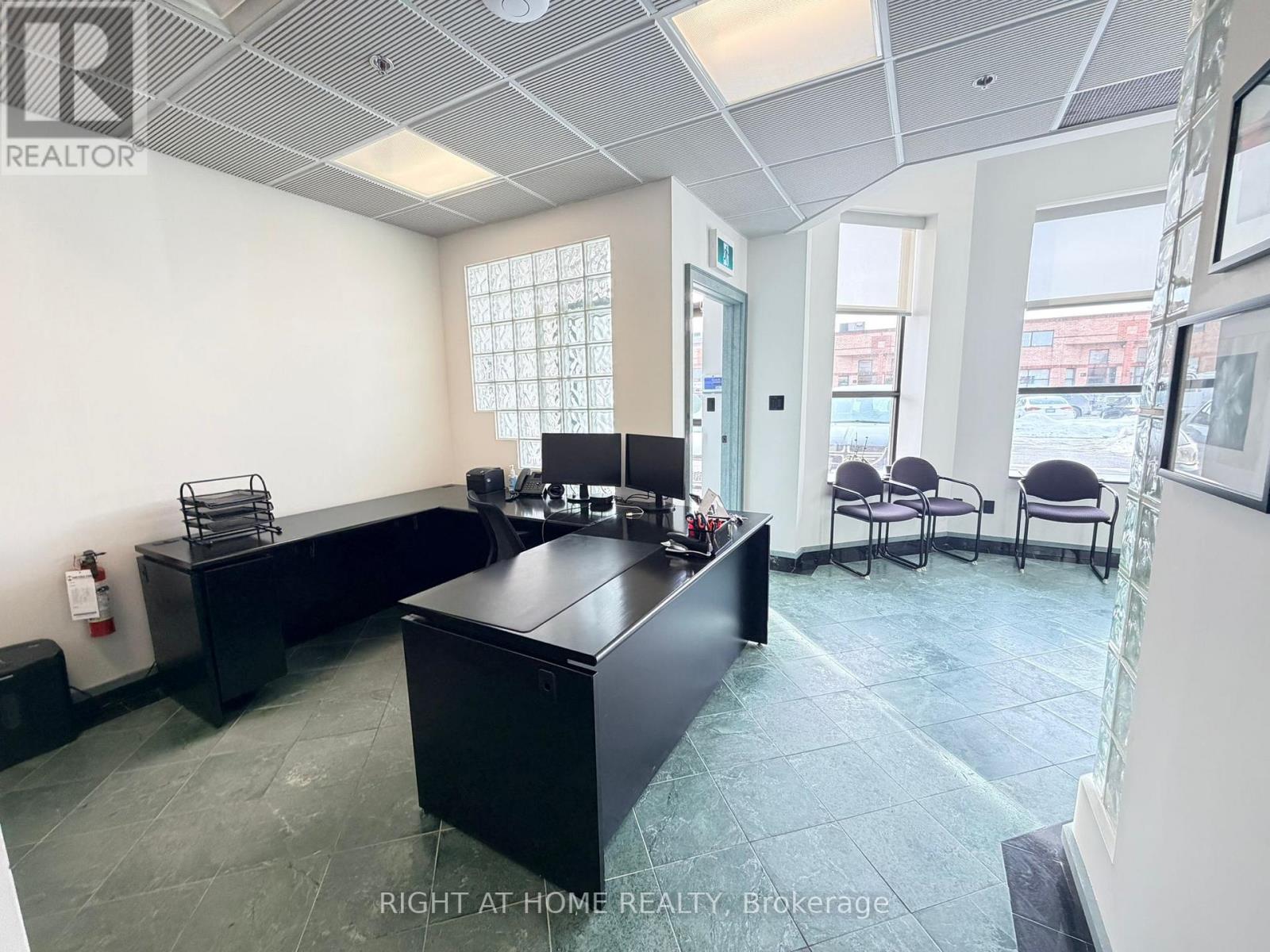 26 - 160 Applewood Crescent, Vaughan, Ontario  L4K 4H2 - Photo 3 - N12913772