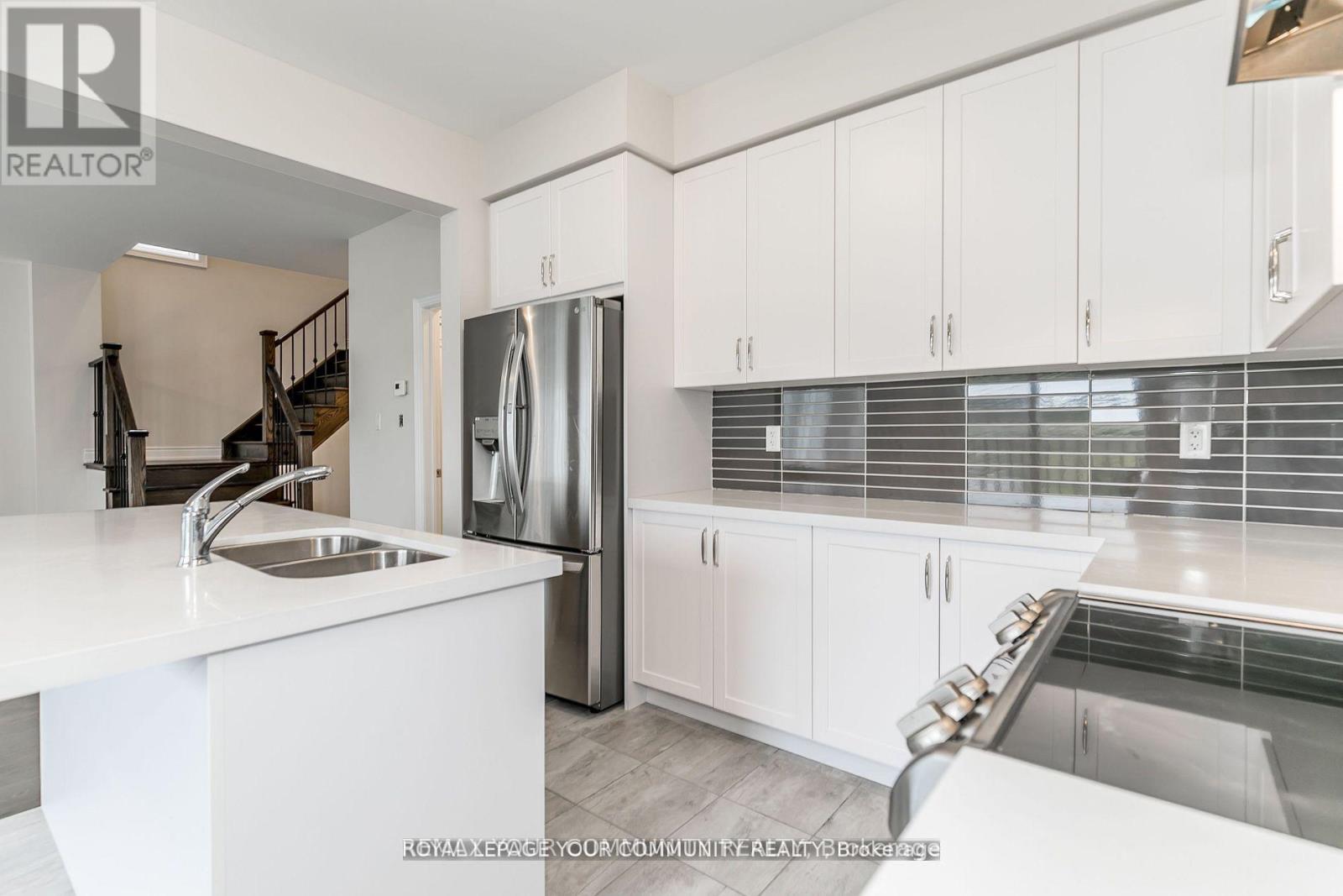 27 Lorne Thomas Place, New Tecumseth (Alliston), Ontario  L9R 0T8 - Photo 17 - N12913794