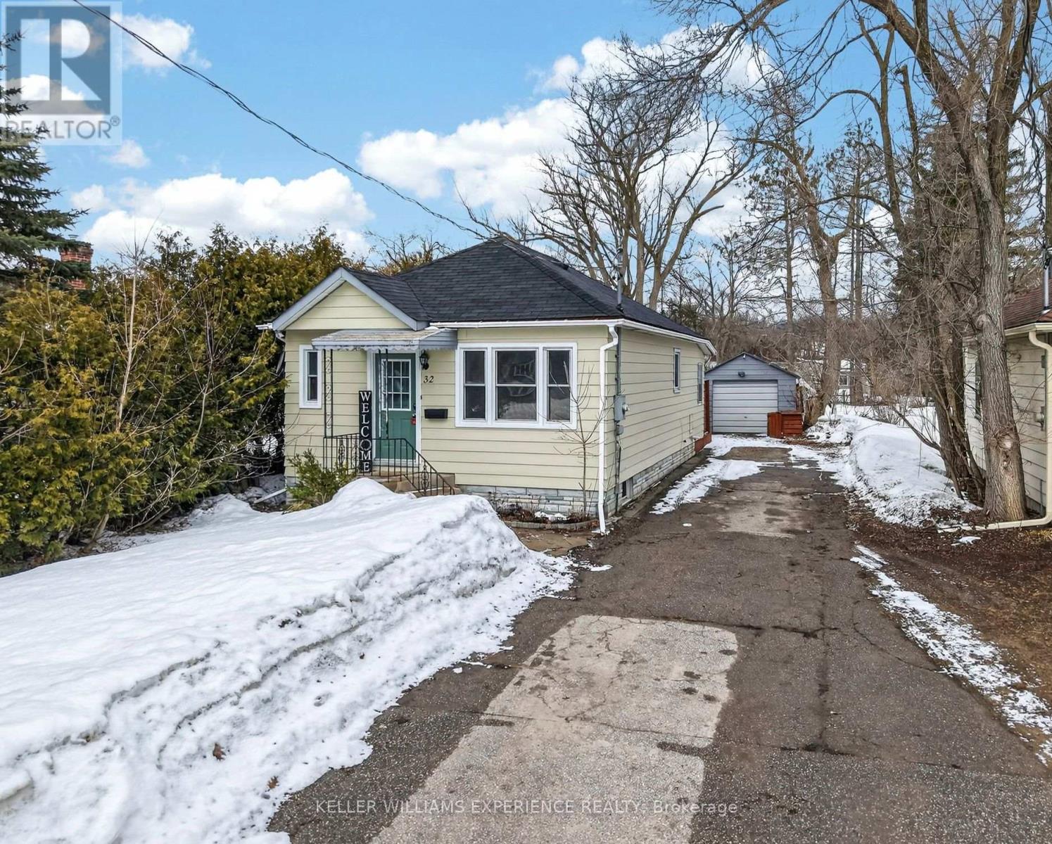 32 Henry Street, Barrie (Queen's Park), Ontario  L4N 1C4 - Photo 1 - S12913490