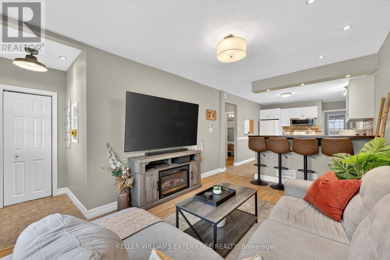 32 Henry Street, Barrie (Queen's Park), Ontario  L4N 1C4 - Photo 11 - S12913490