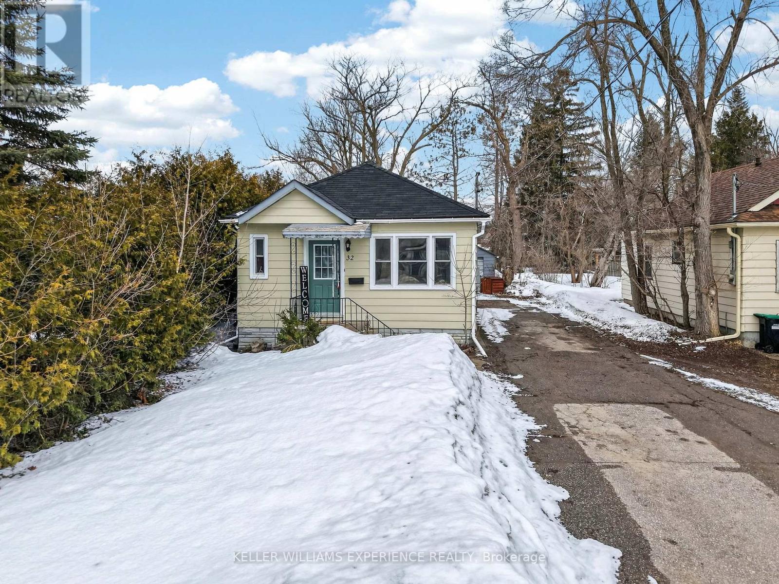 32 Henry Street, Barrie (Queen's Park), Ontario  L4N 1C4 - Photo 3 - S12913490