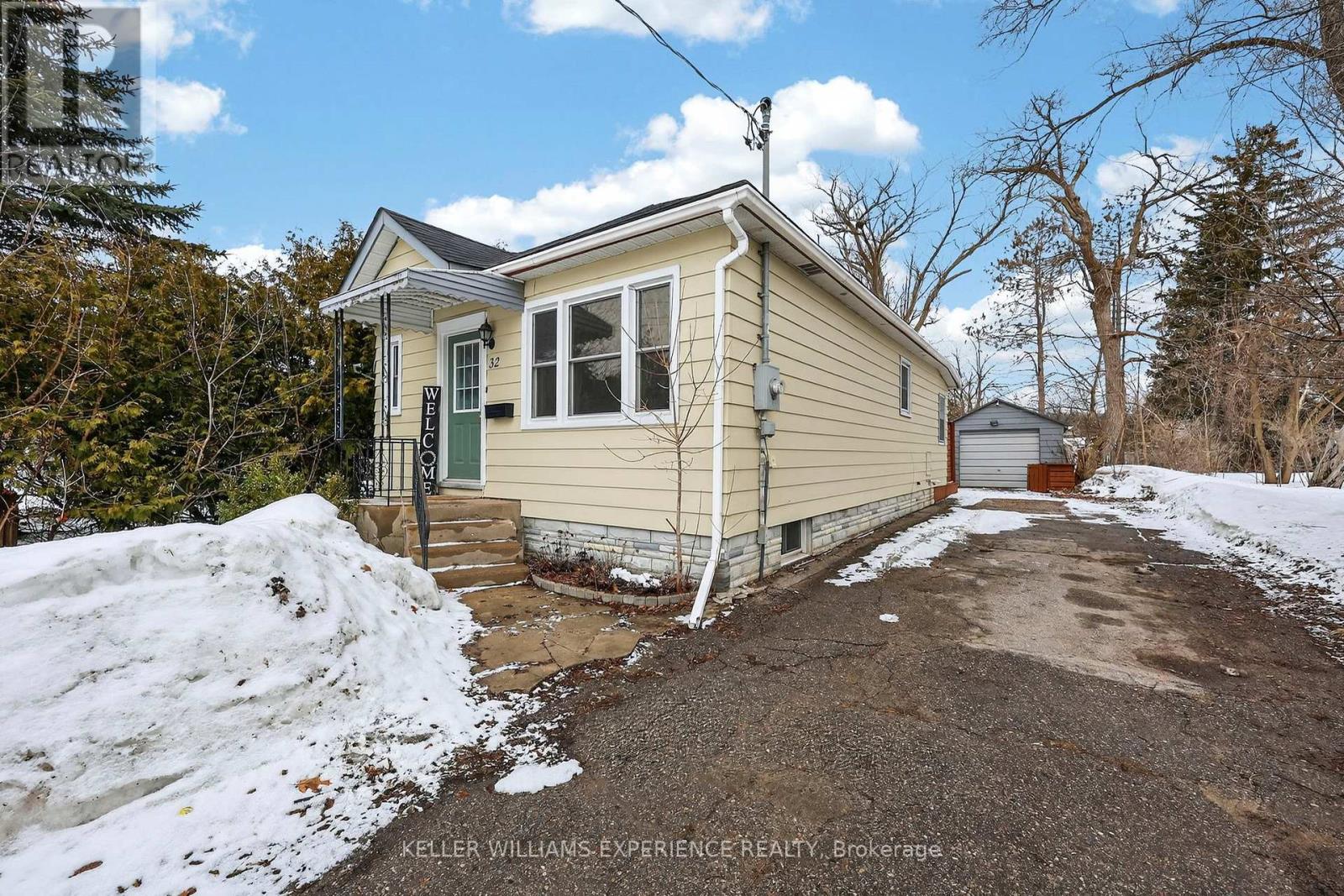 32 Henry Street, Barrie (Queen's Park), Ontario  L4N 1C4 - Photo 4 - S12913490