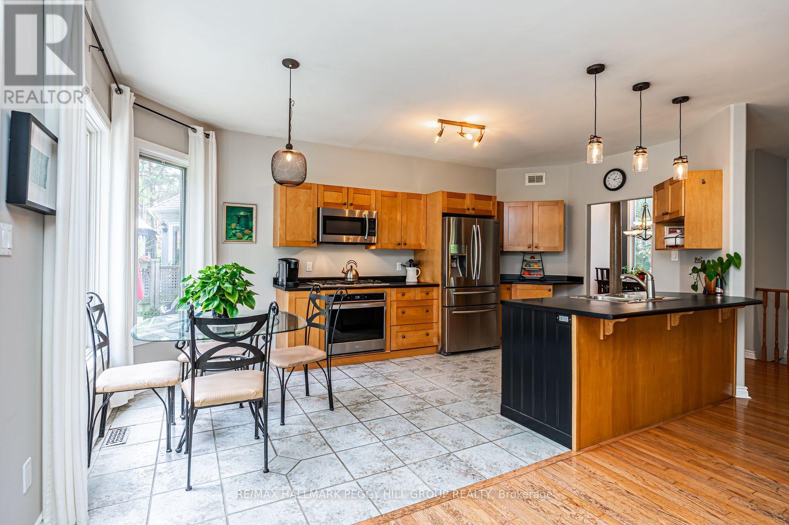 11 Bunker Place, Oro-Medonte (Horseshoe Valley), Ontario  L0L 2L0 - Photo 6 - S12913608