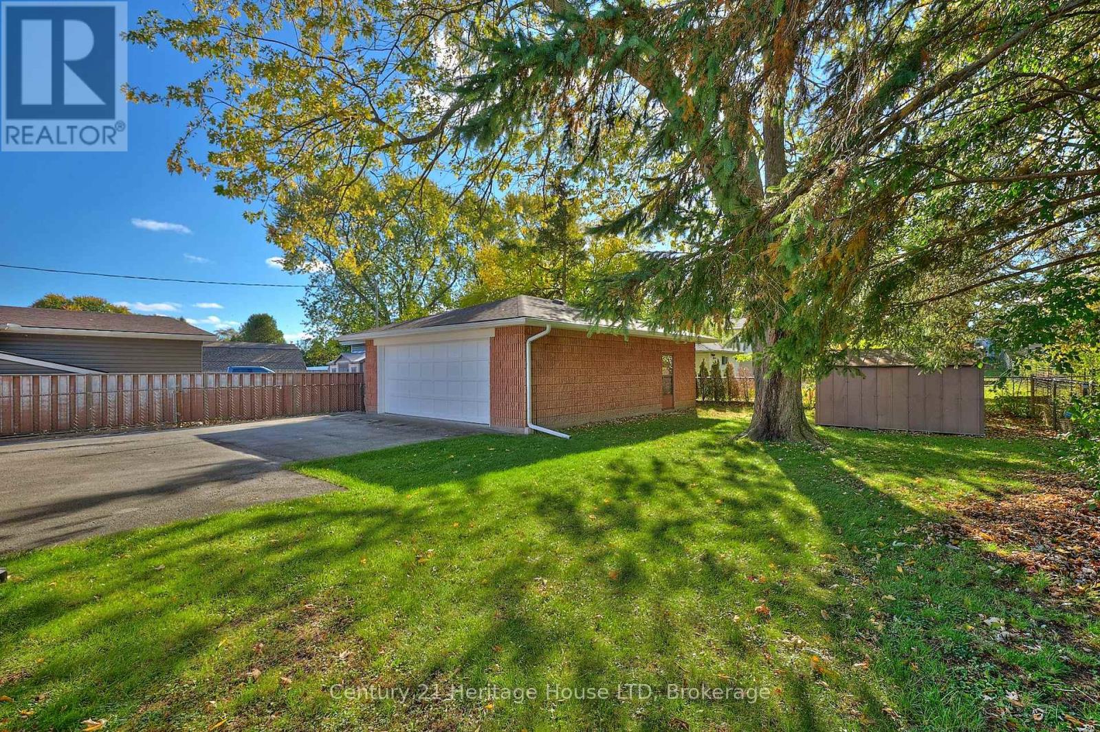 148 Champlain Drive, Fort Erie, Ontario  L2A 1Z8 - Photo 31 - X12513452