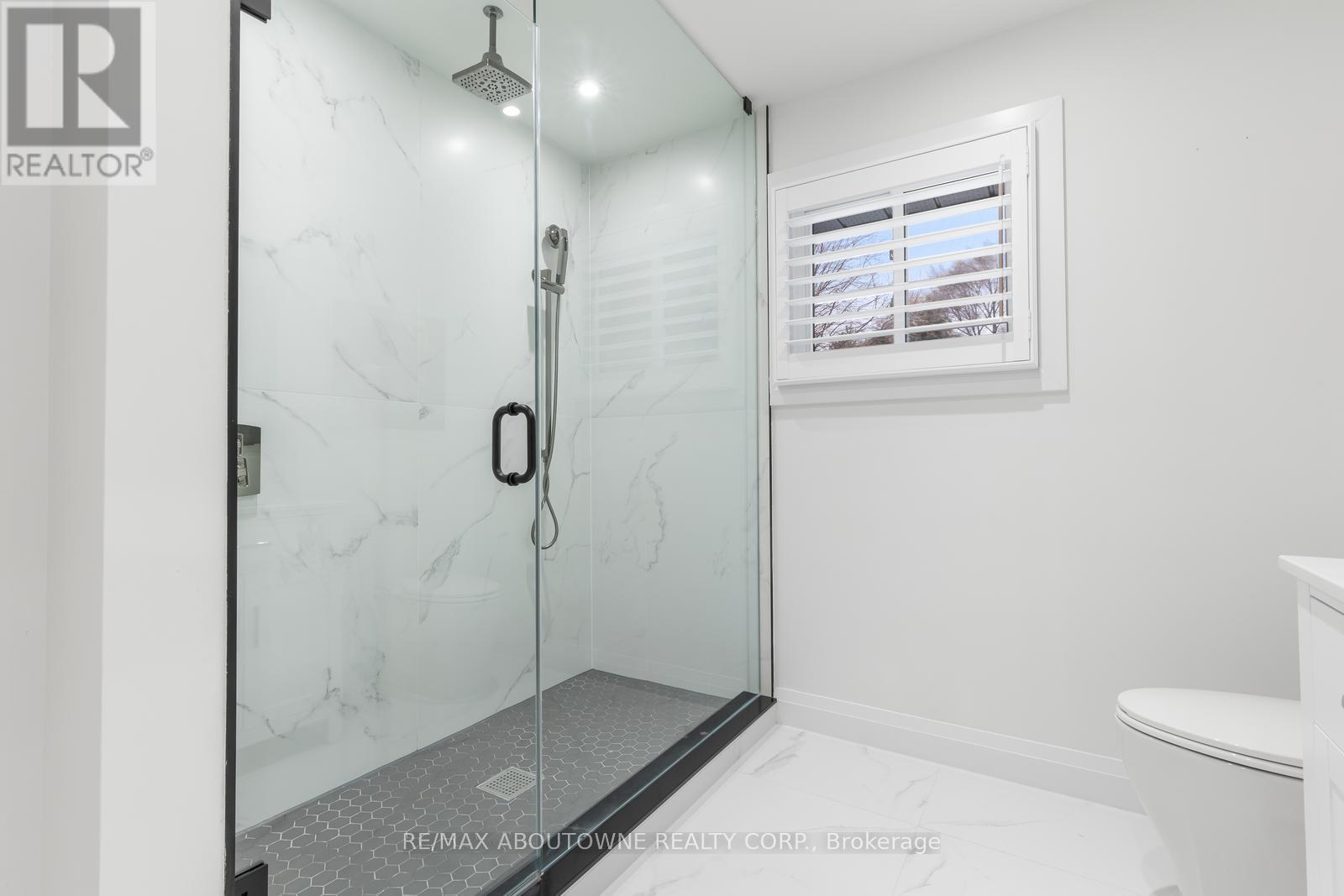 1324 Birchcliff Drive, Oakville, Ontario  L6M 2A4 - Photo 27 - W12911690