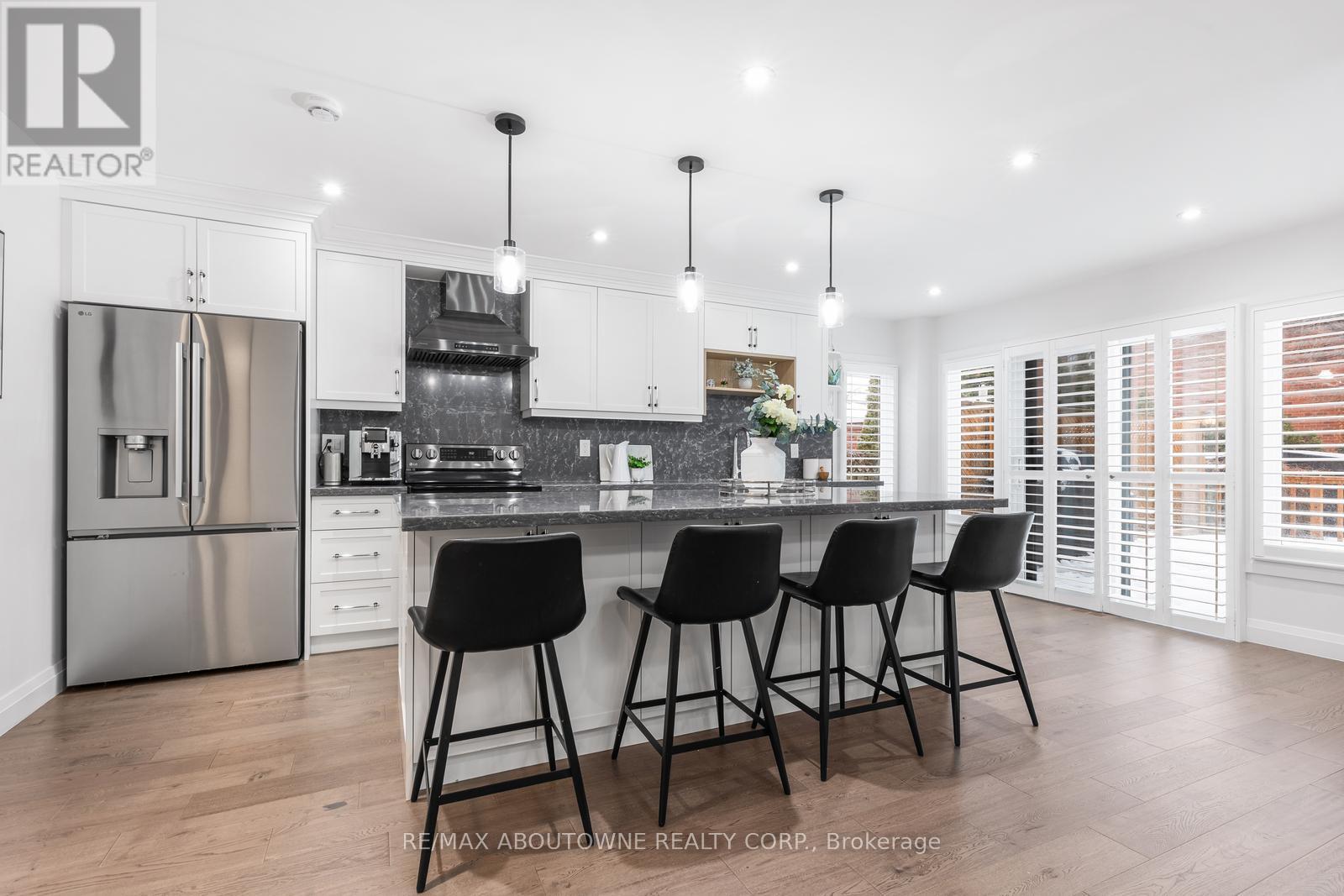 1324 Birchcliff Drive, Oakville, Ontario  L6M 2A4 - Photo 20 - W12911690