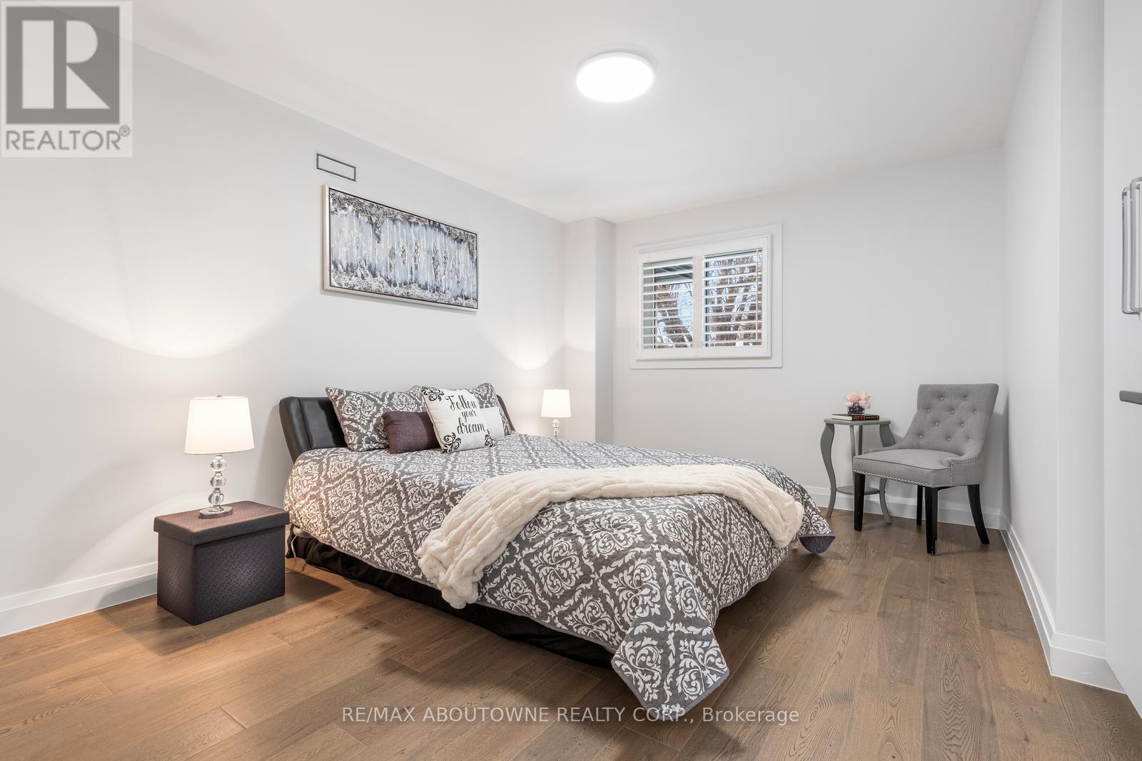 1324 Birchcliff Drive, Oakville, Ontario  L6M 2A4 - Photo 34 - W12911690