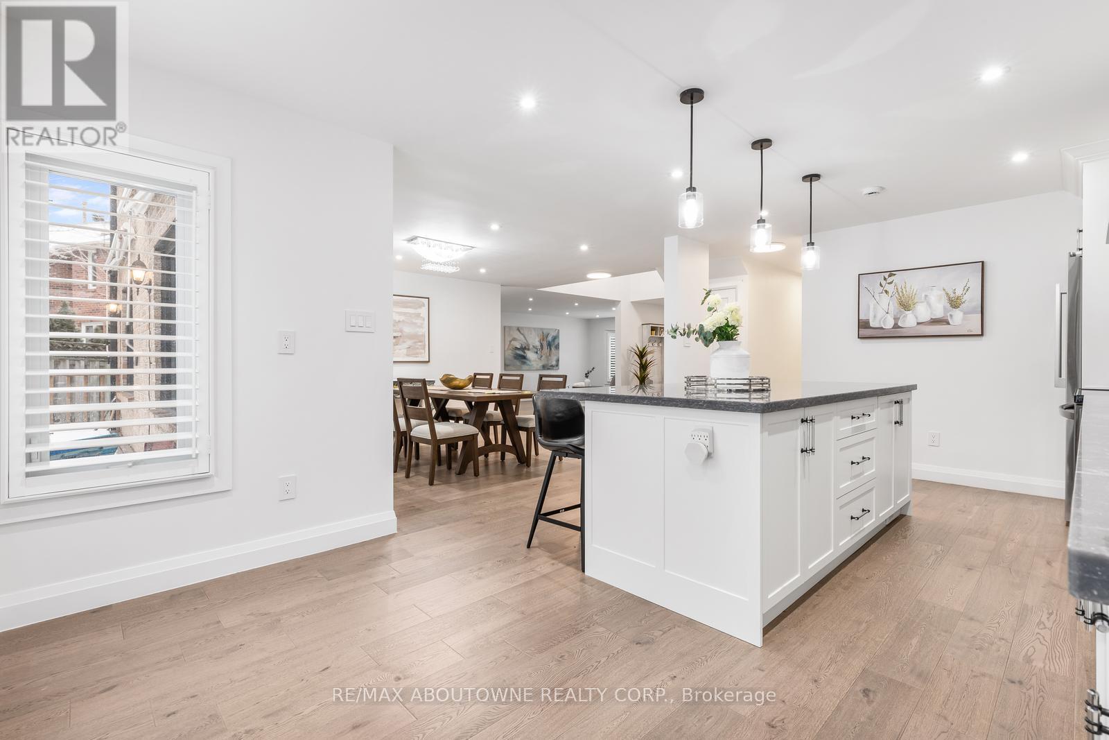 1324 Birchcliff Drive, Oakville, Ontario  L6M 2A4 - Photo 18 - W12911690