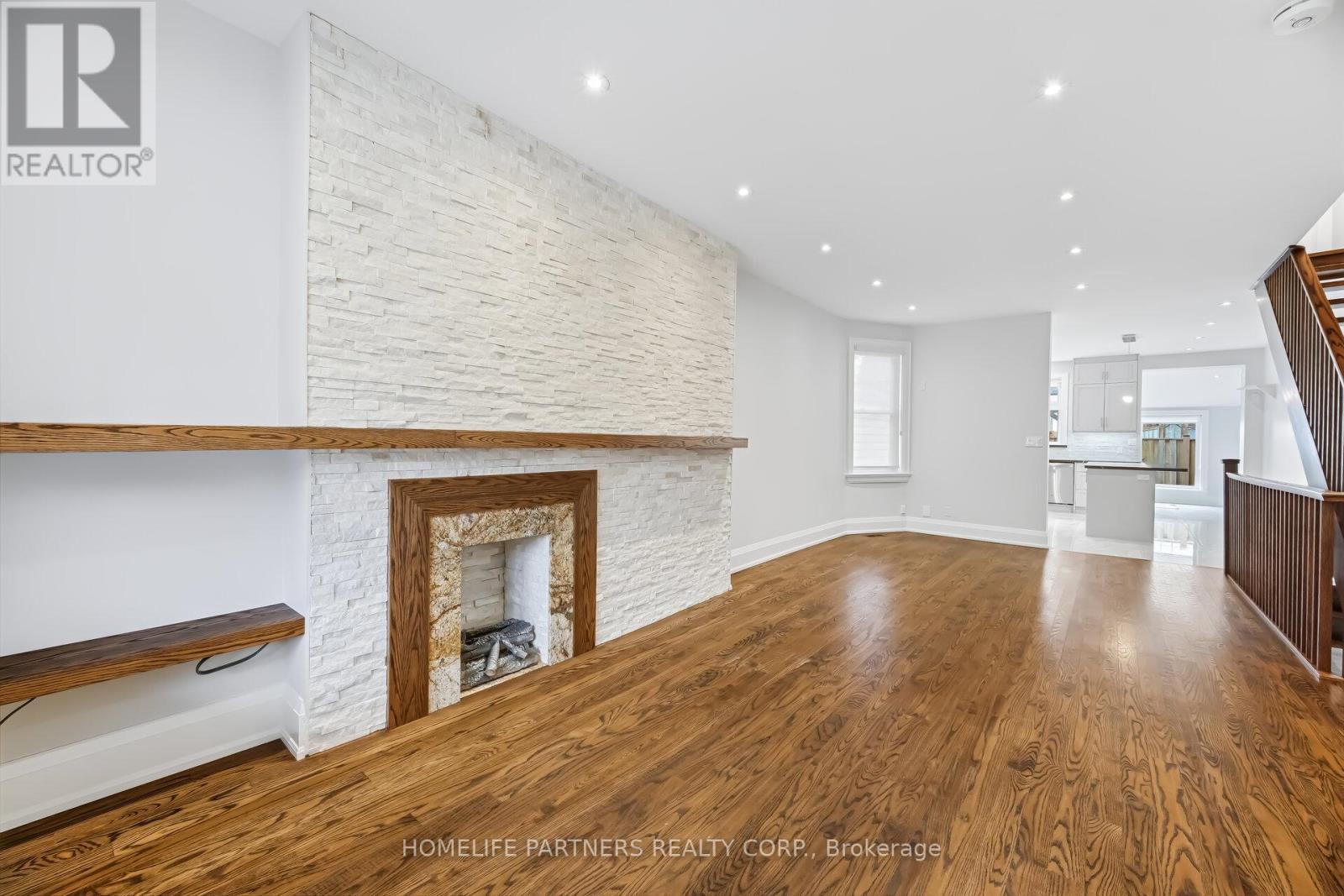 511 Indian Grove, Toronto, Ontario  M6P 2J1 - Photo 2 - W12907326