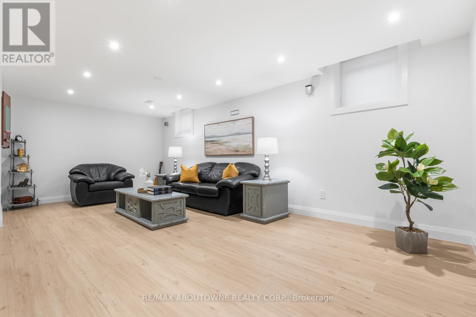 1324 Birchcliff Drive, Oakville, Ontario  L6M 2A4 - Photo 35 - W12911690