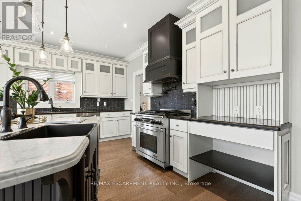 195 Pomona Avenue, Burlington, Ontario  L7N 1S9 - Photo 12 - W12913418